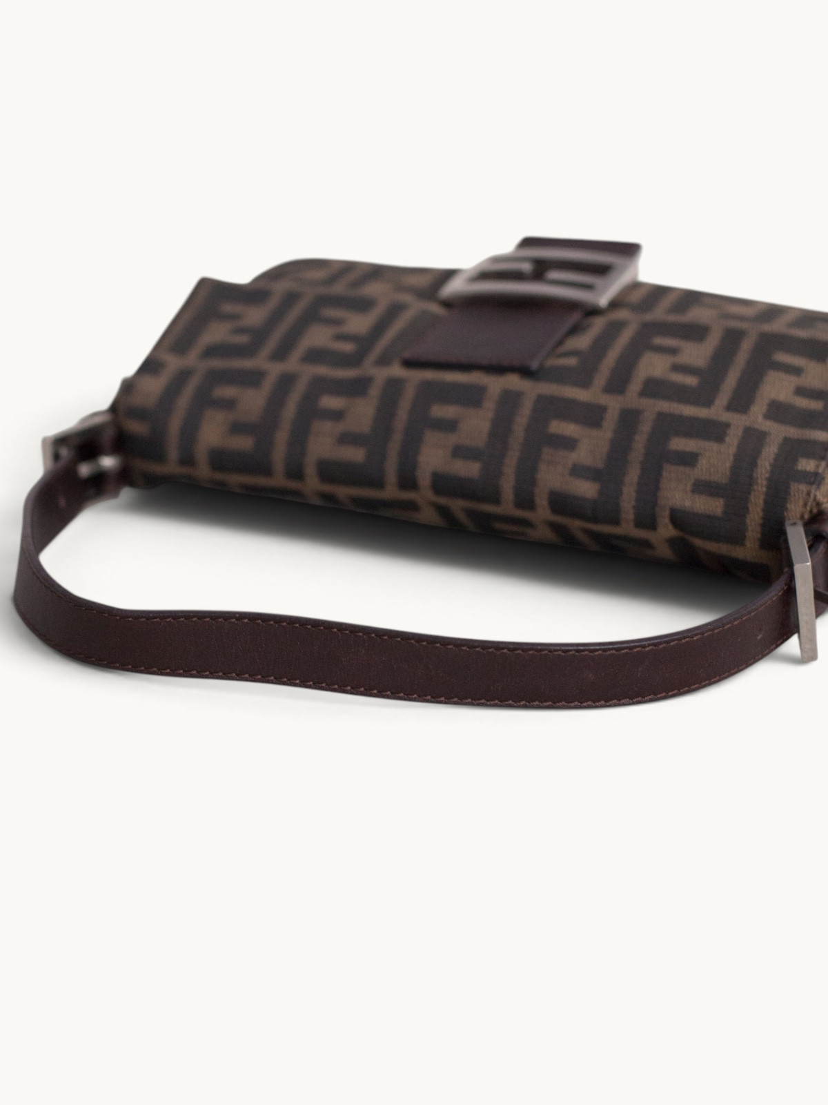 Сумки Fendi Baguette изображение #8