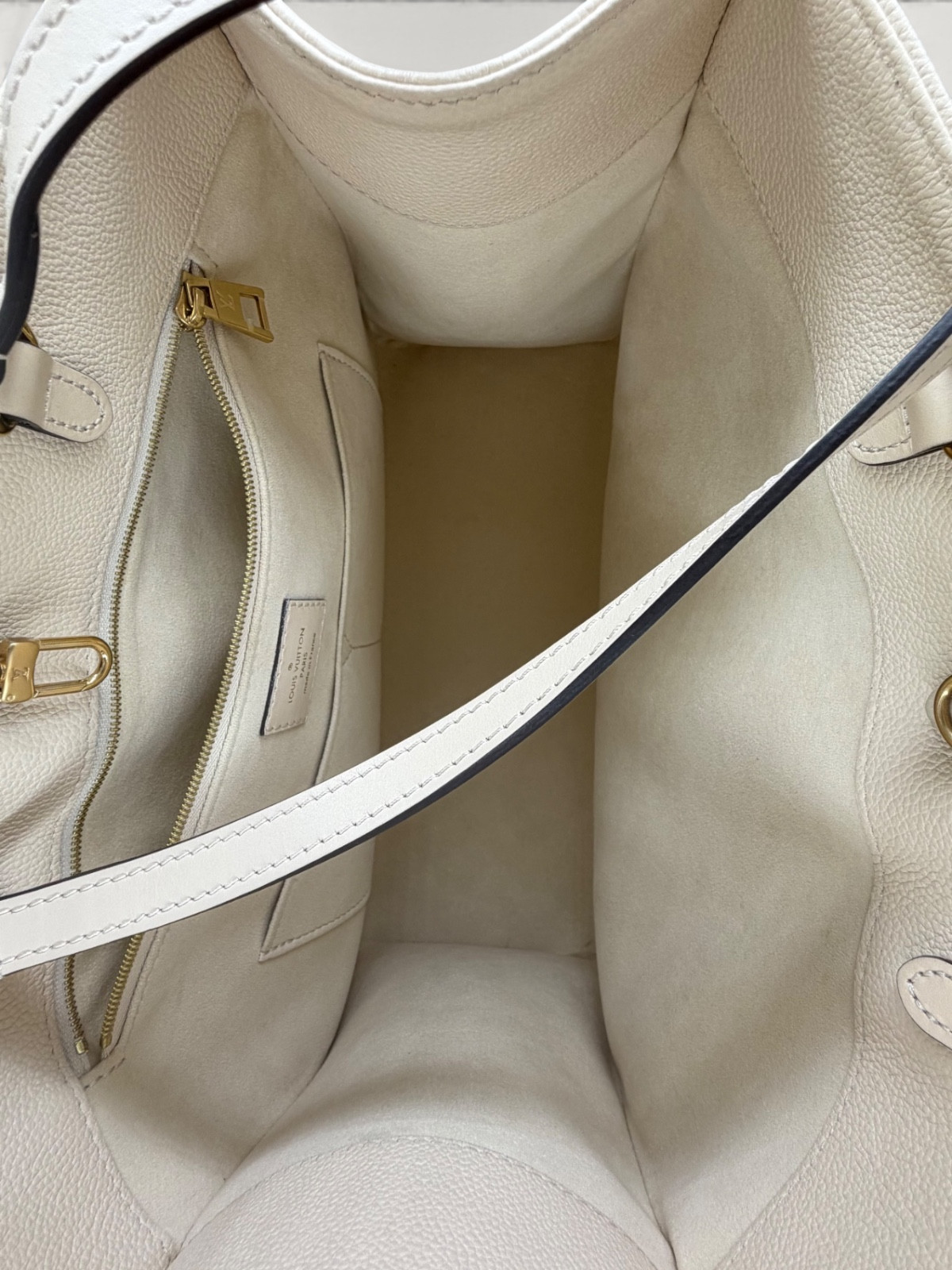 Сумки Louis Vuitton OnTheGo изображение #7