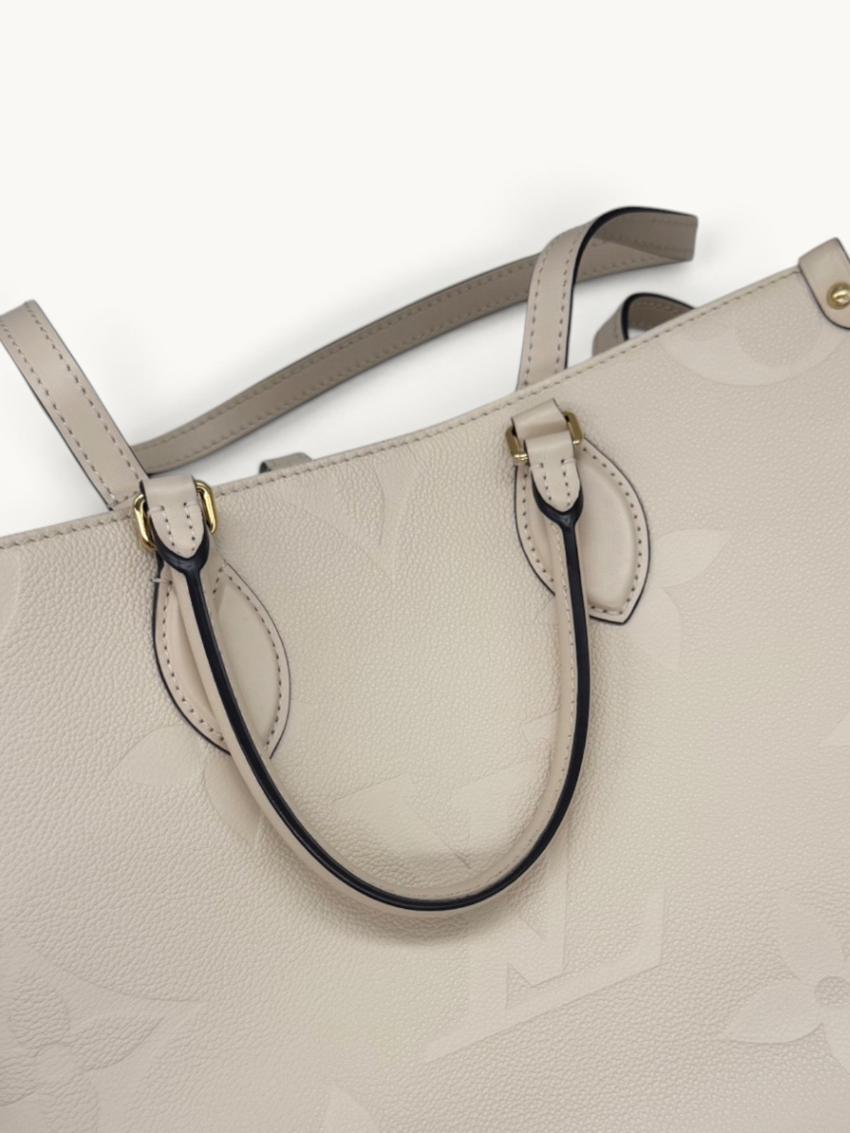 Сумки Louis Vuitton OnTheGo изображение #3