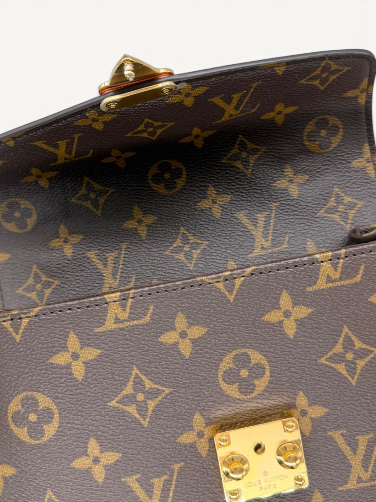 Сумки Louis Vuitton Pochette Metis изображение #4