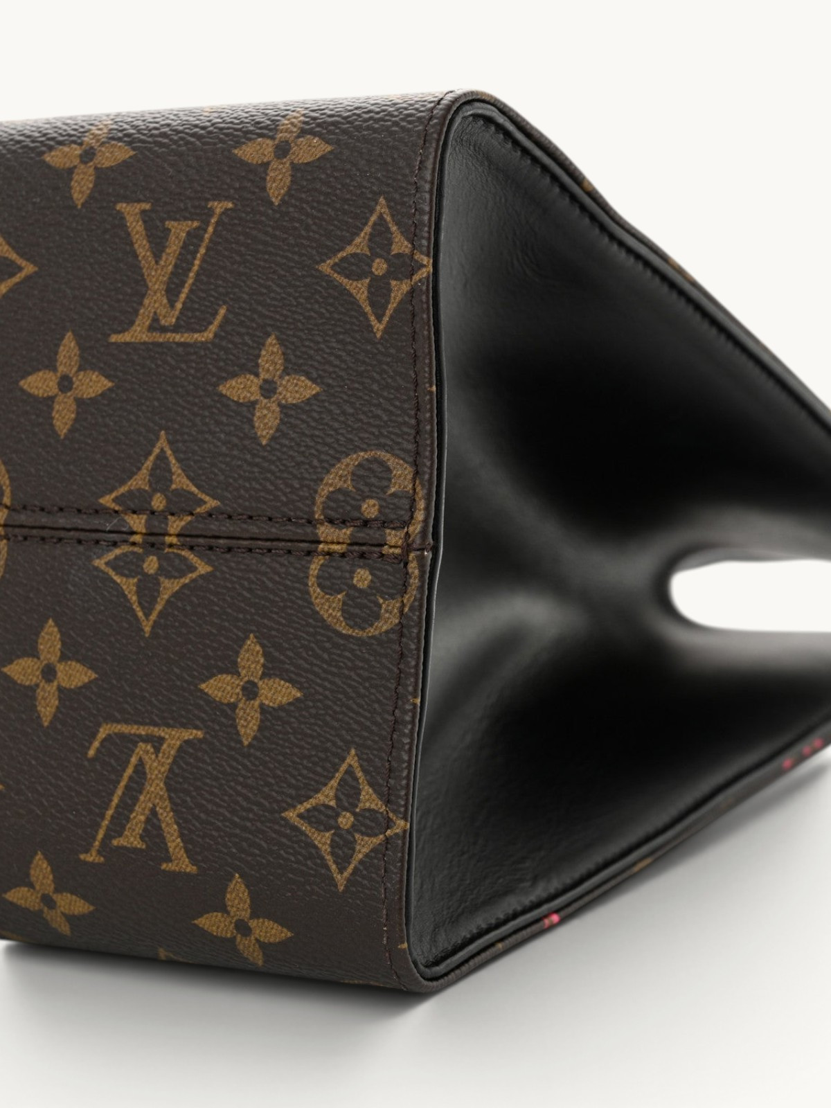 Сумки Louis Vuitton OnTheGo изображение #6