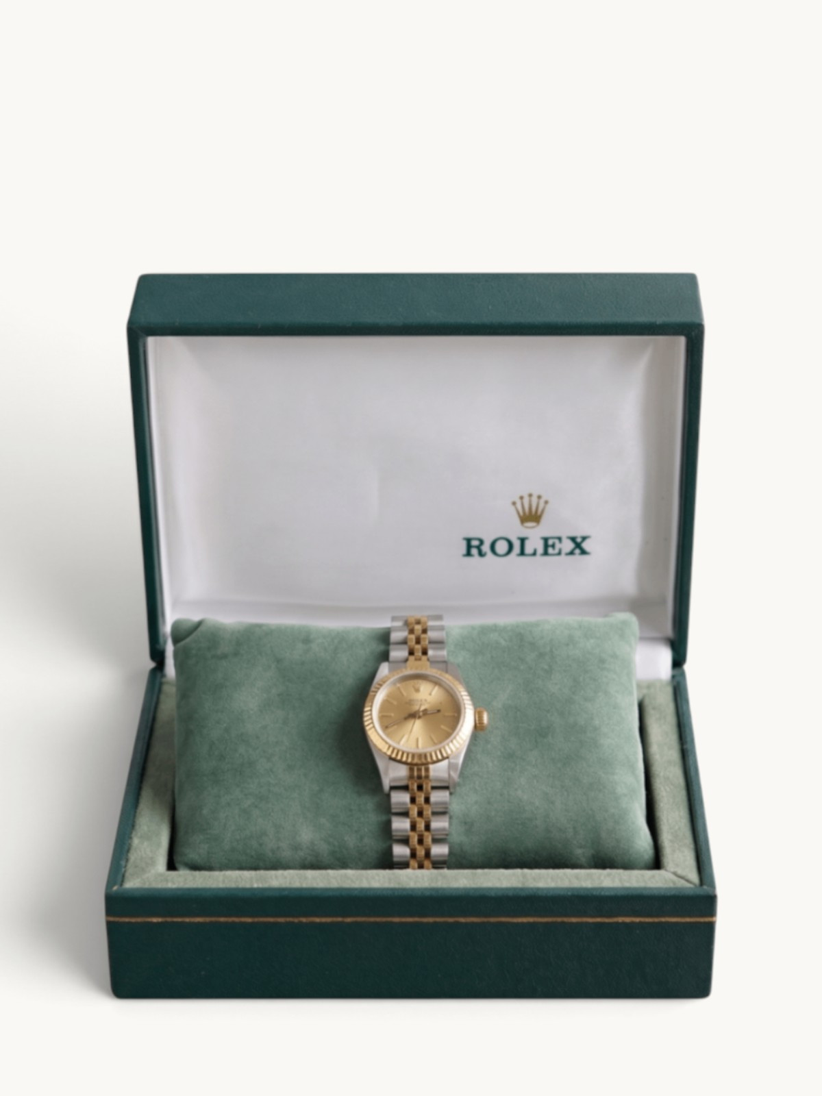 Rolex Oyster Perpetual 26 2