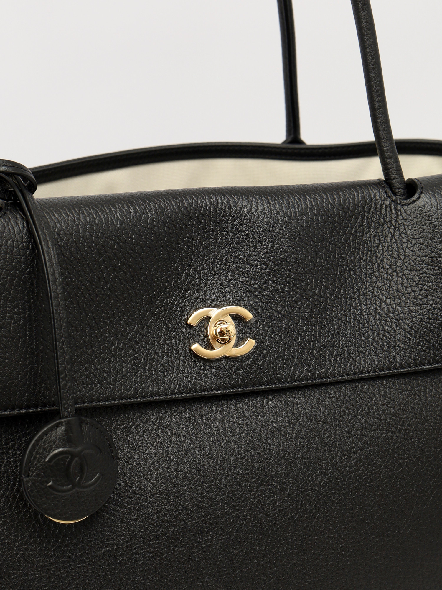 Chanel Shopping  5