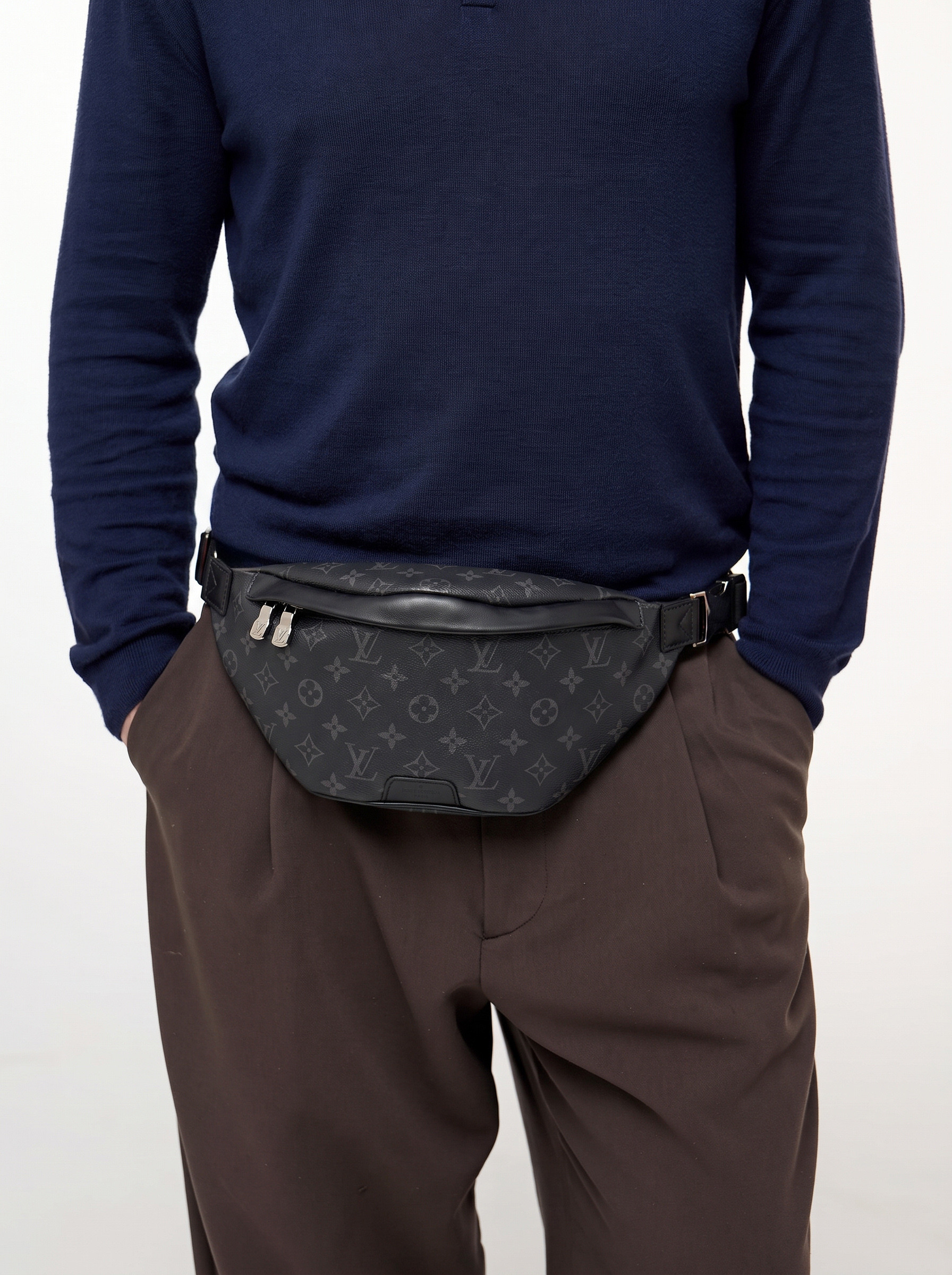 Louis Vuitton Discovery Bumbag  2