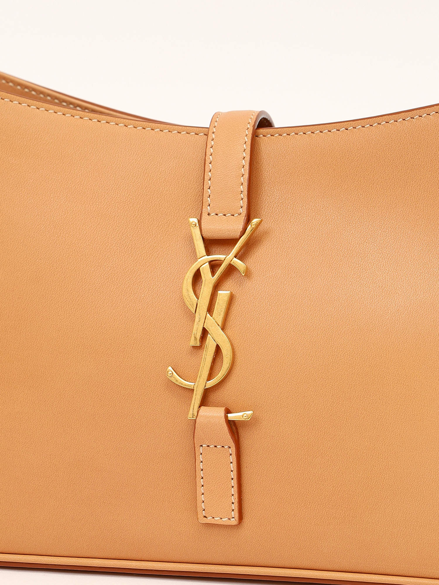Saint Laurent Le 5 a 7  5