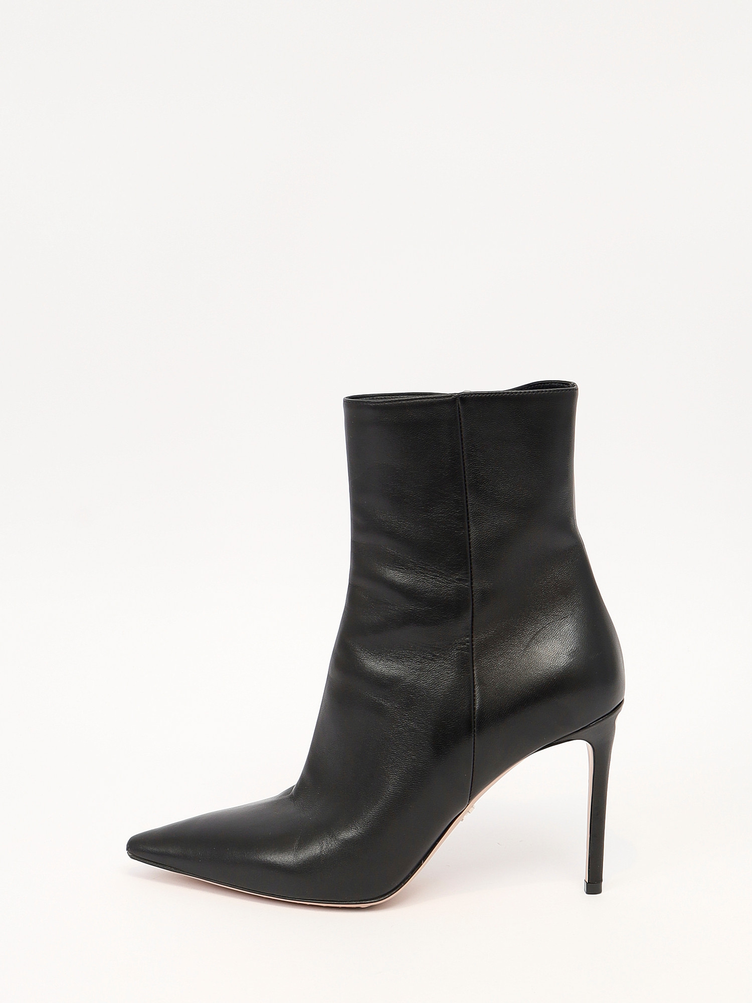 Prada  39 2