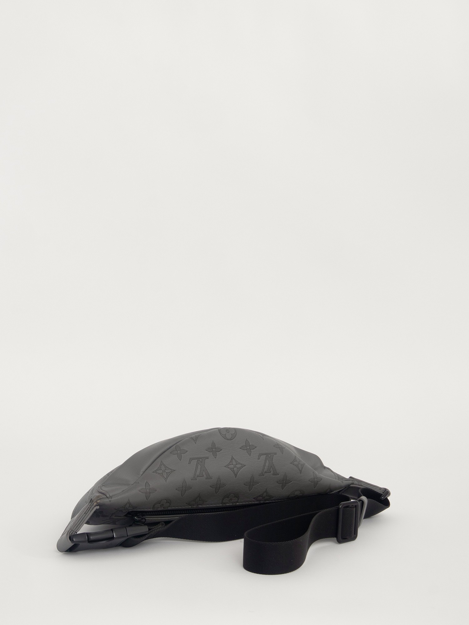 Louis Vuitton Discovery Bumbag  3