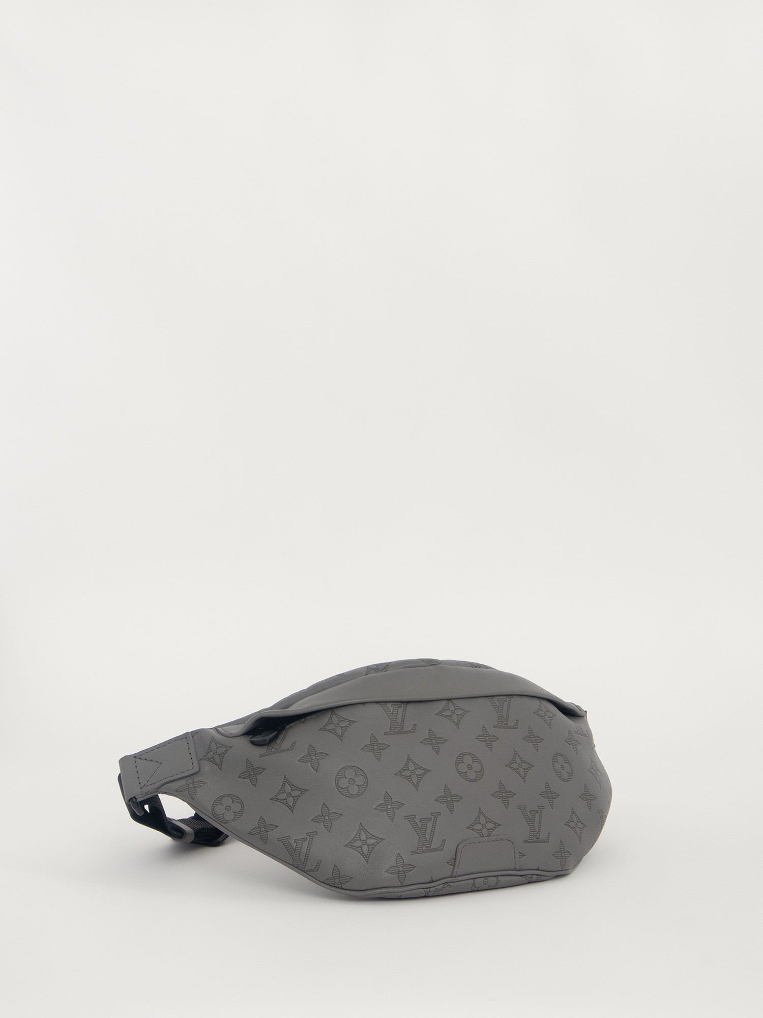 Louis Vuitton Discovery Bumbag  2