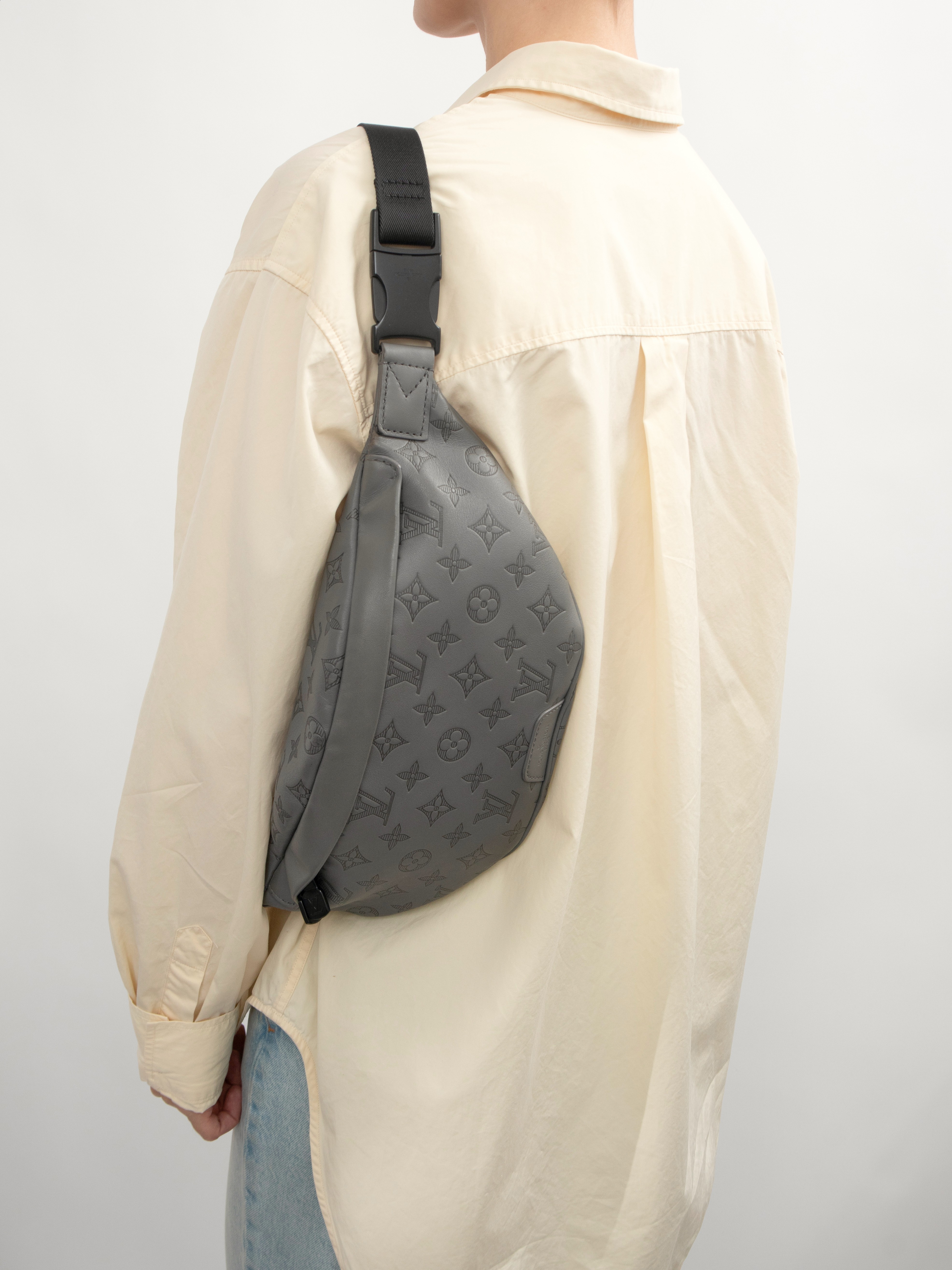 Louis Vuitton Discovery Bumbag  1