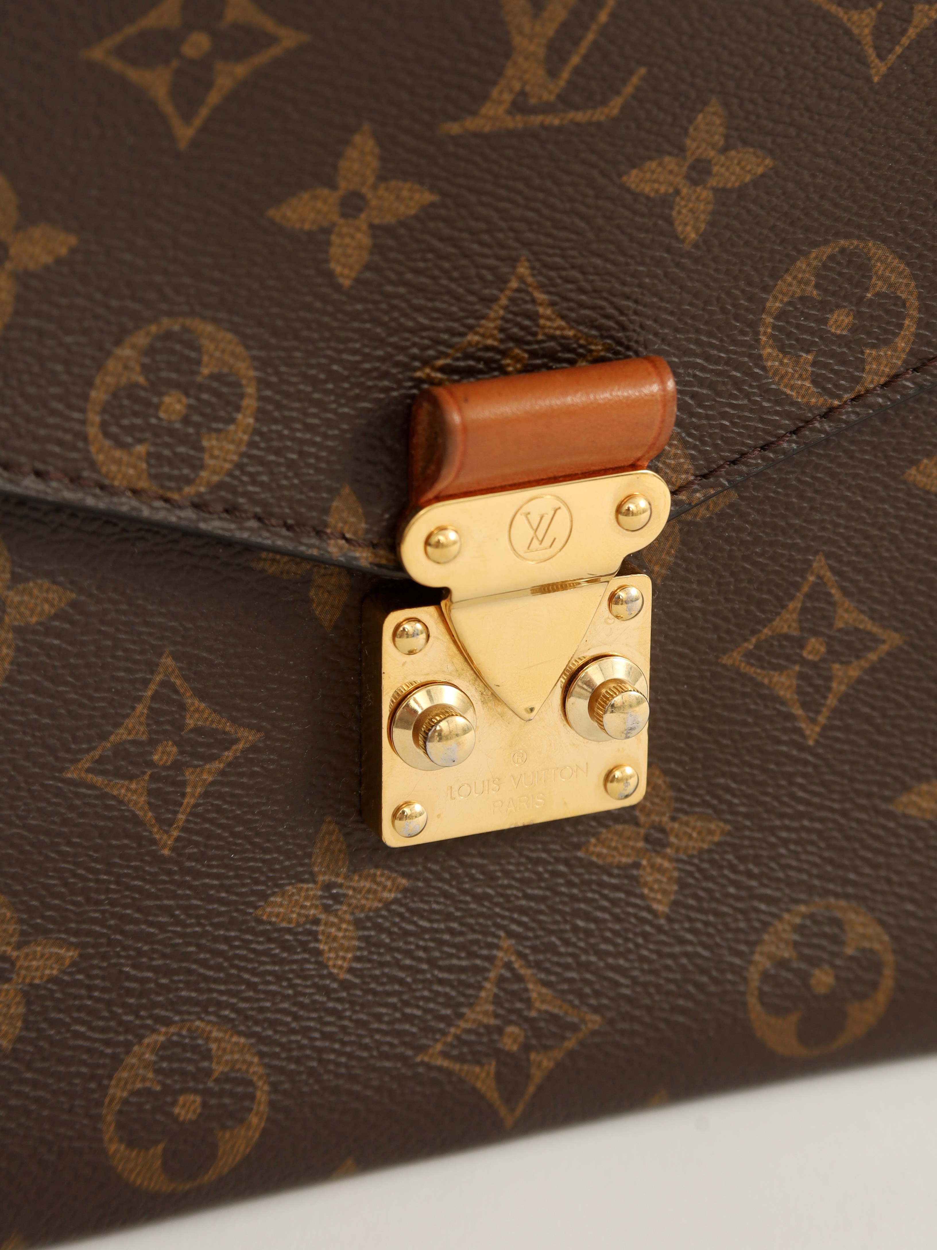 Louis Vuitton Pochette Metis 5