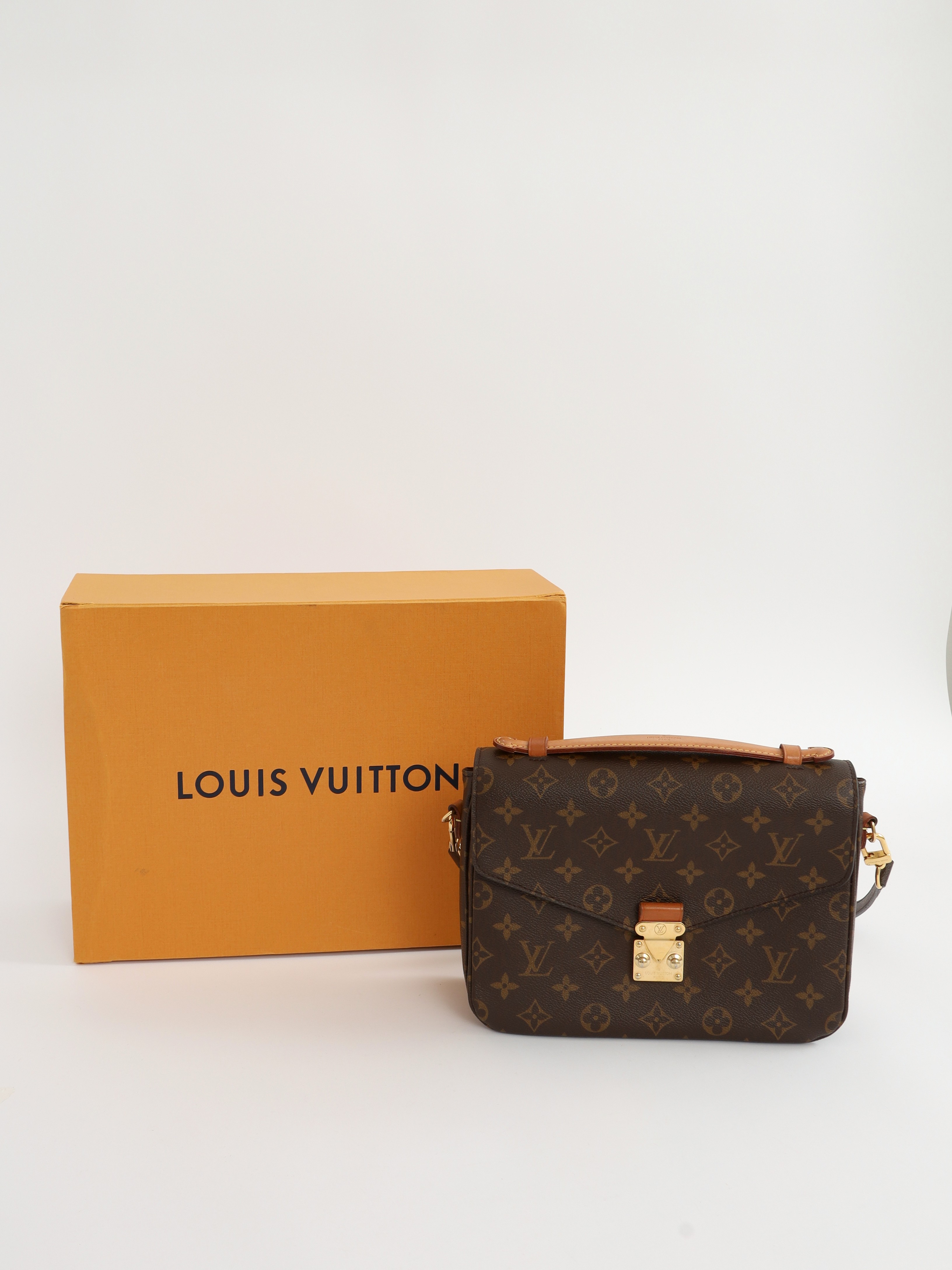 Louis Vuitton Pochette Metis 11