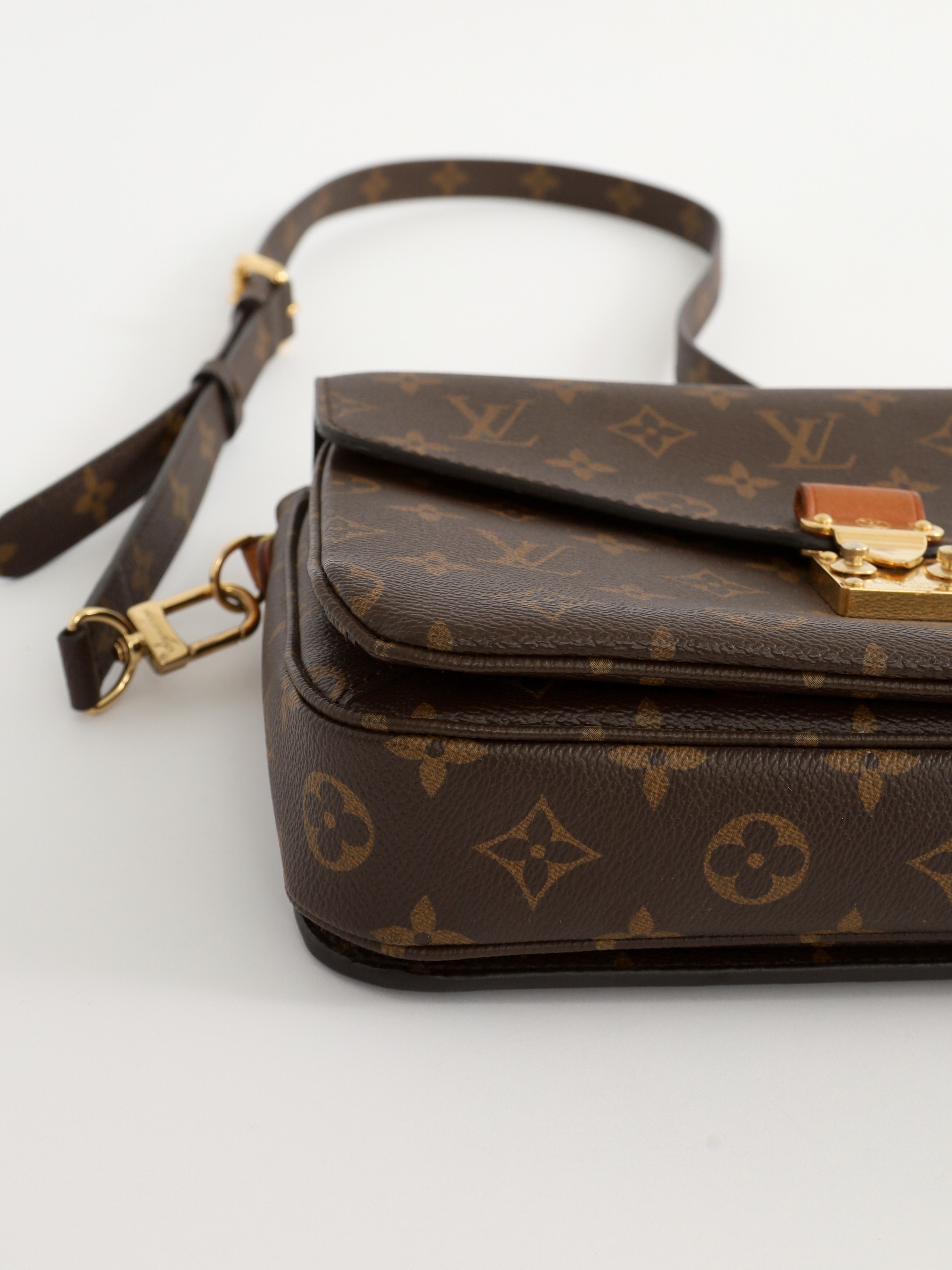 Louis Vuitton Pochette Metis 8