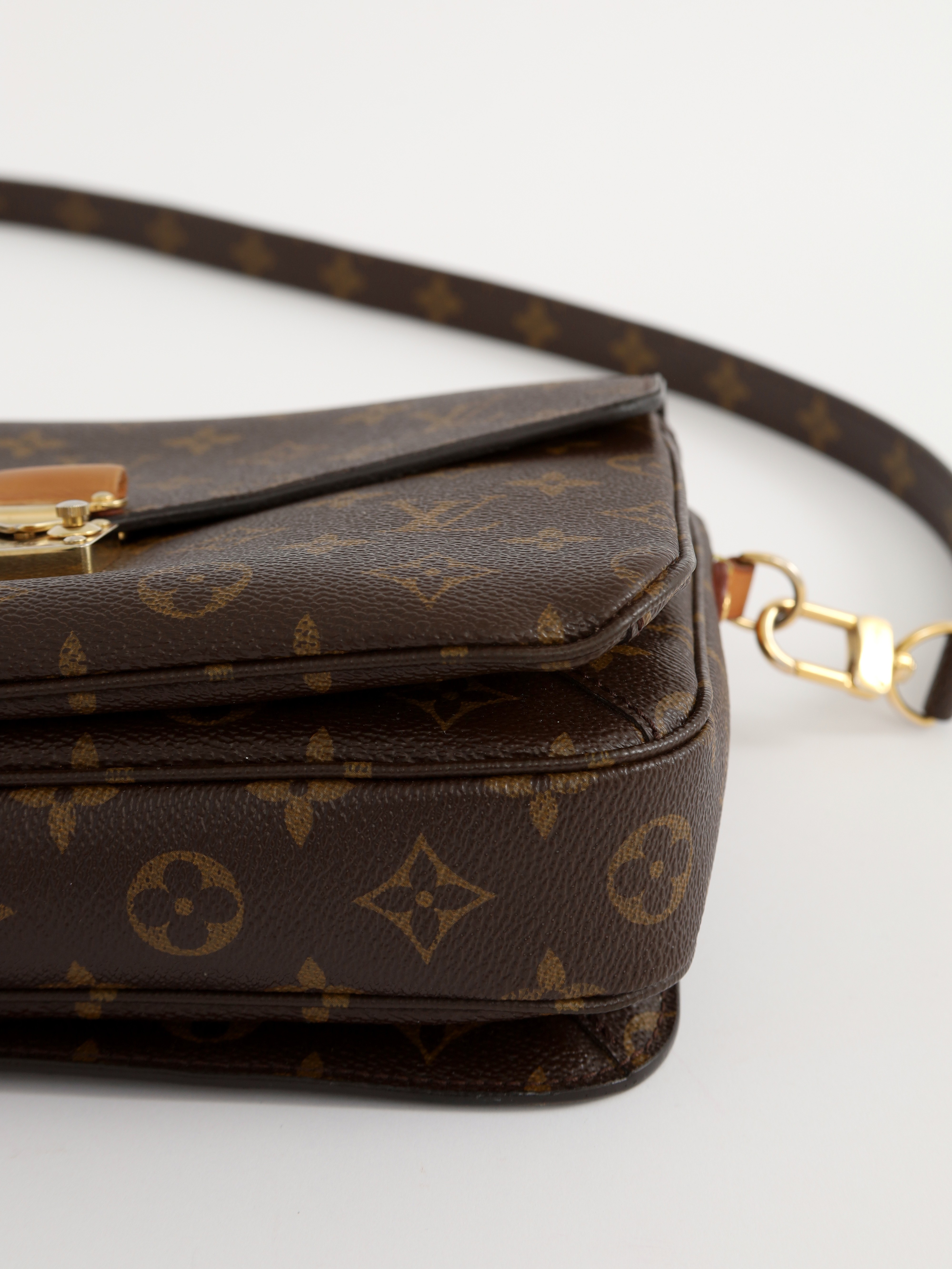Louis Vuitton Pochette Metis  8