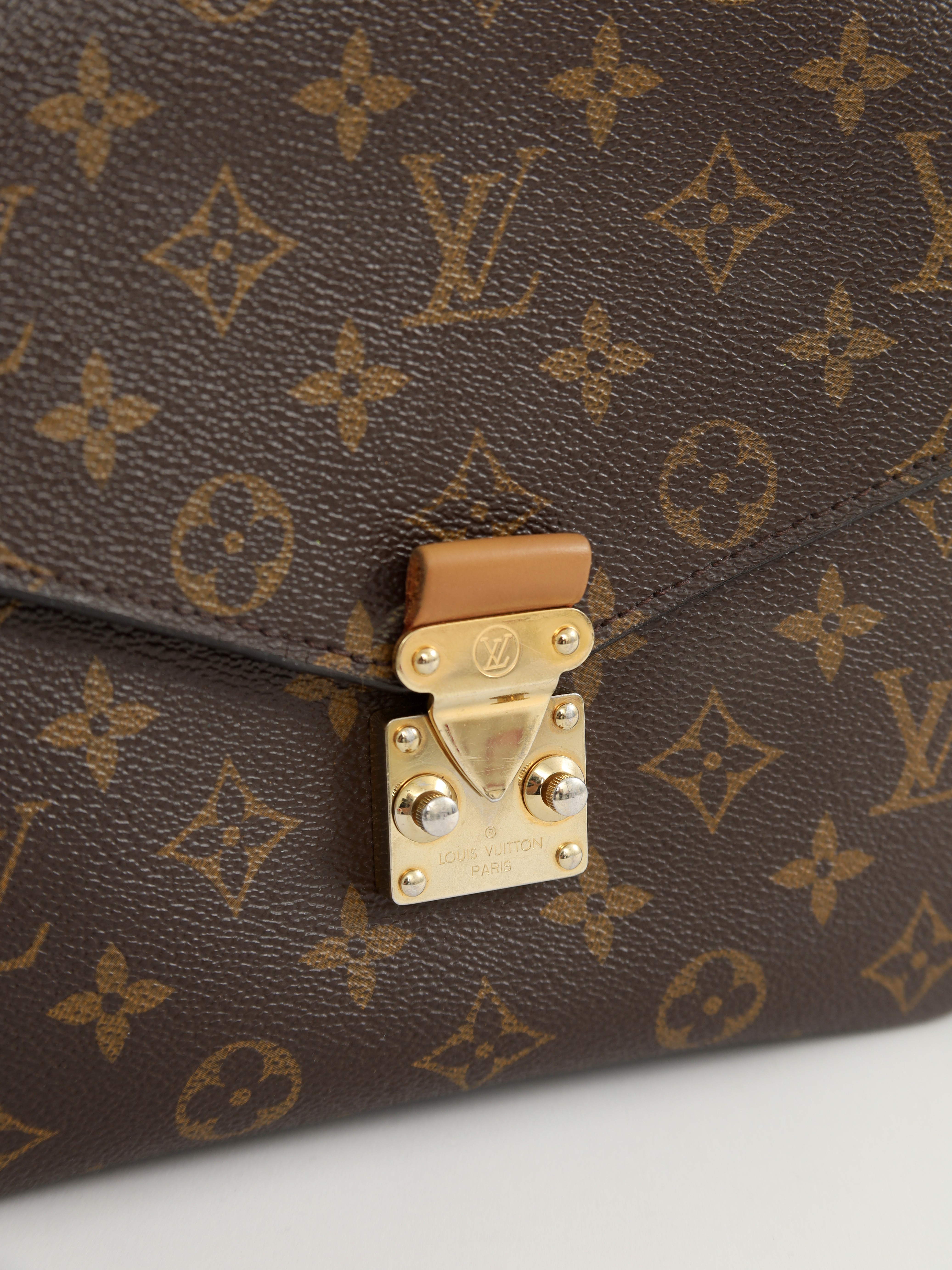 Louis Vuitton Pochette Metis  9