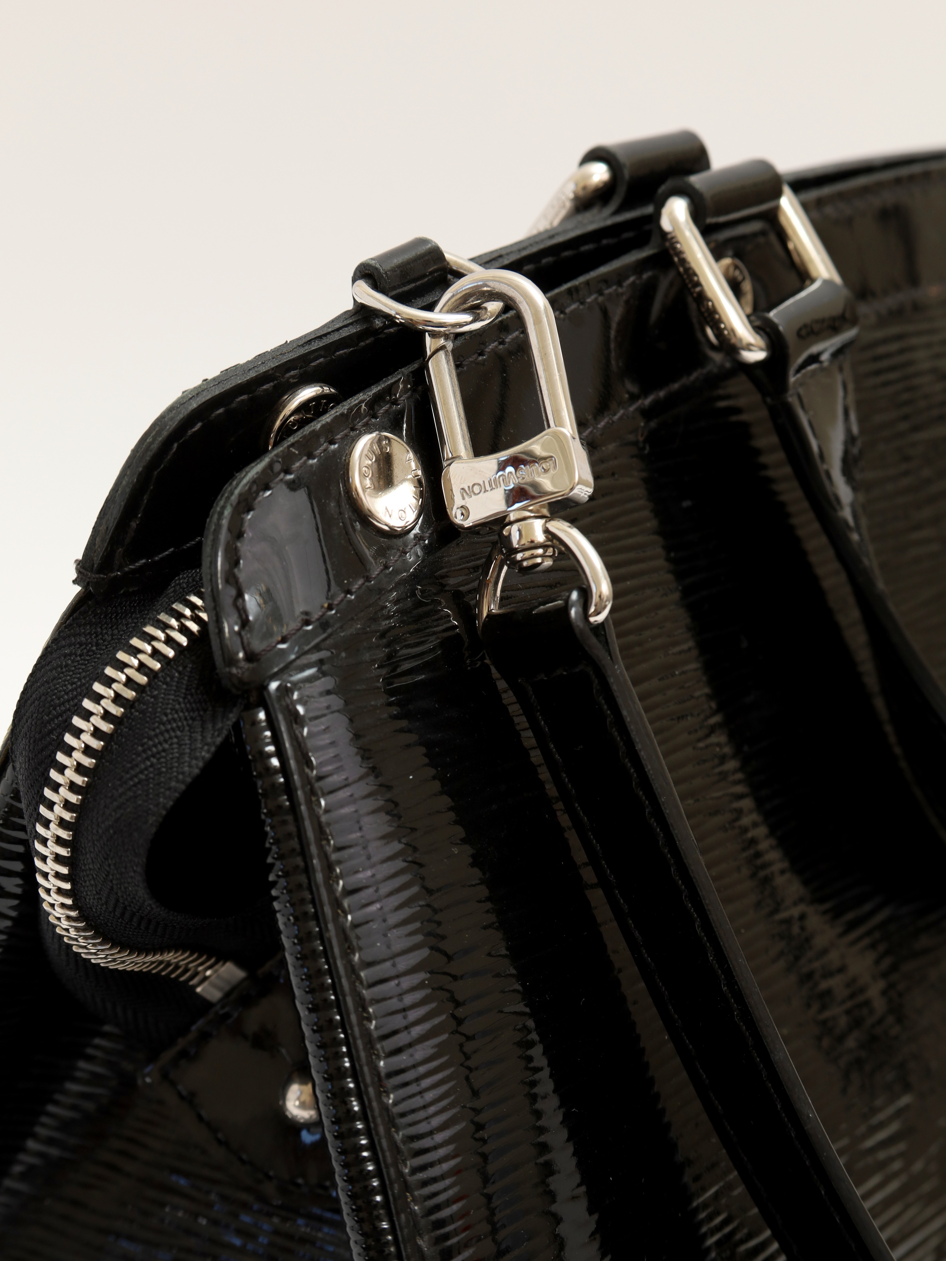 Louis Vuitton Brea 8