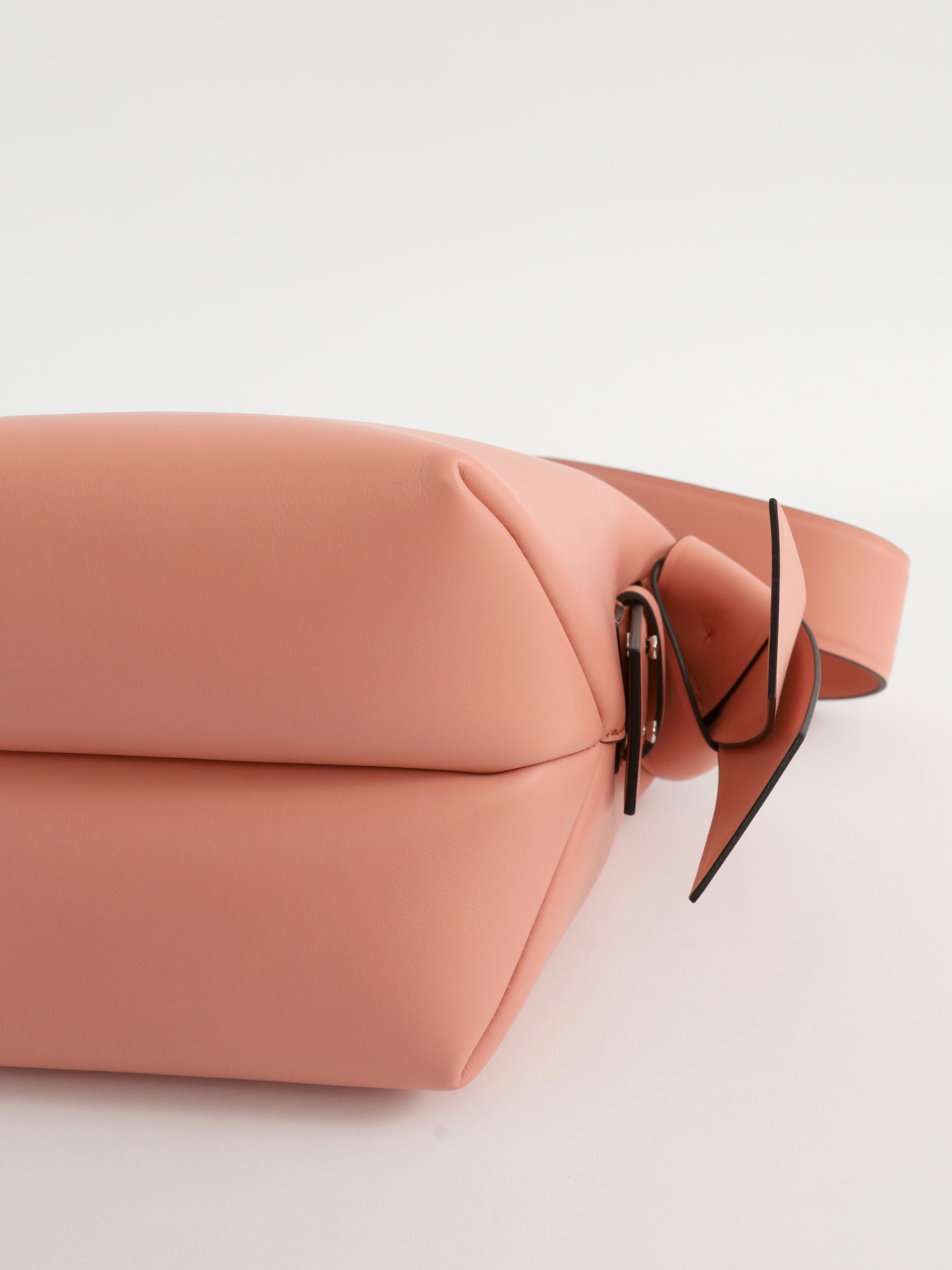 Сумки Acne Studios Musubi изображение #10