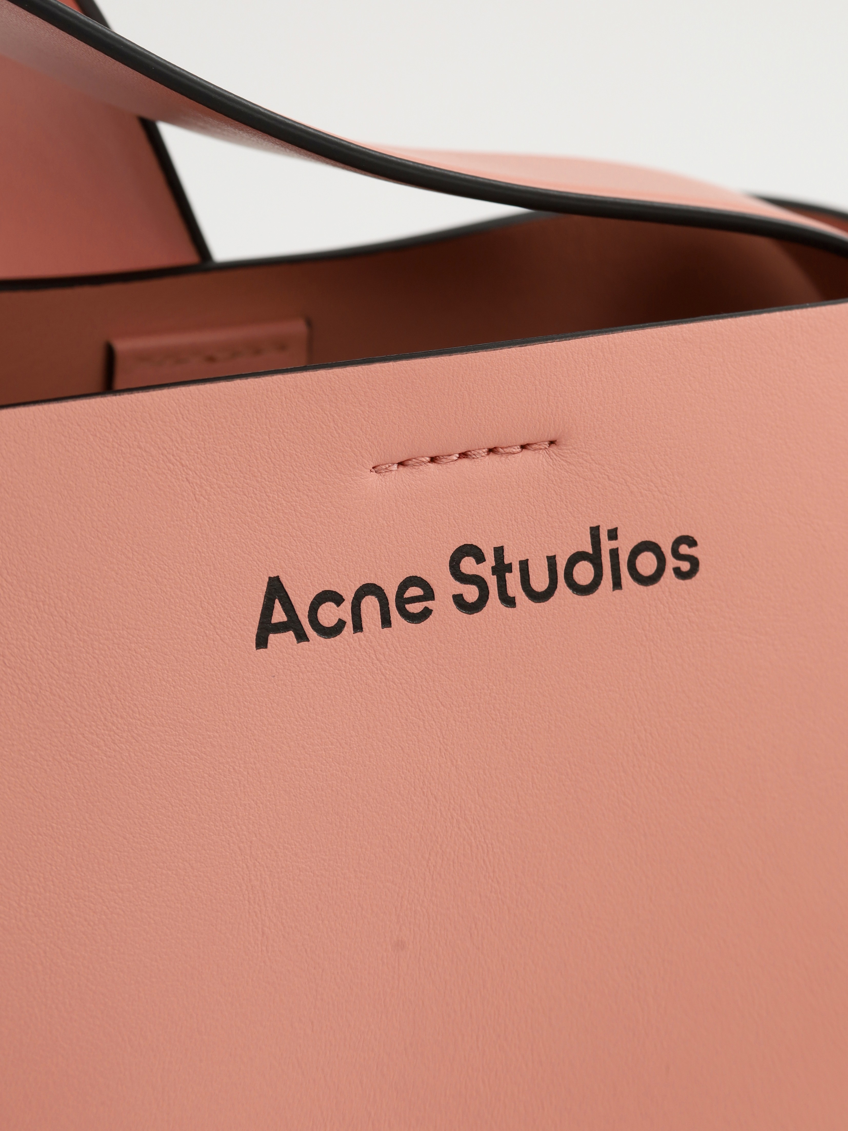 Сумки Acne Studios Musubi изображение #6