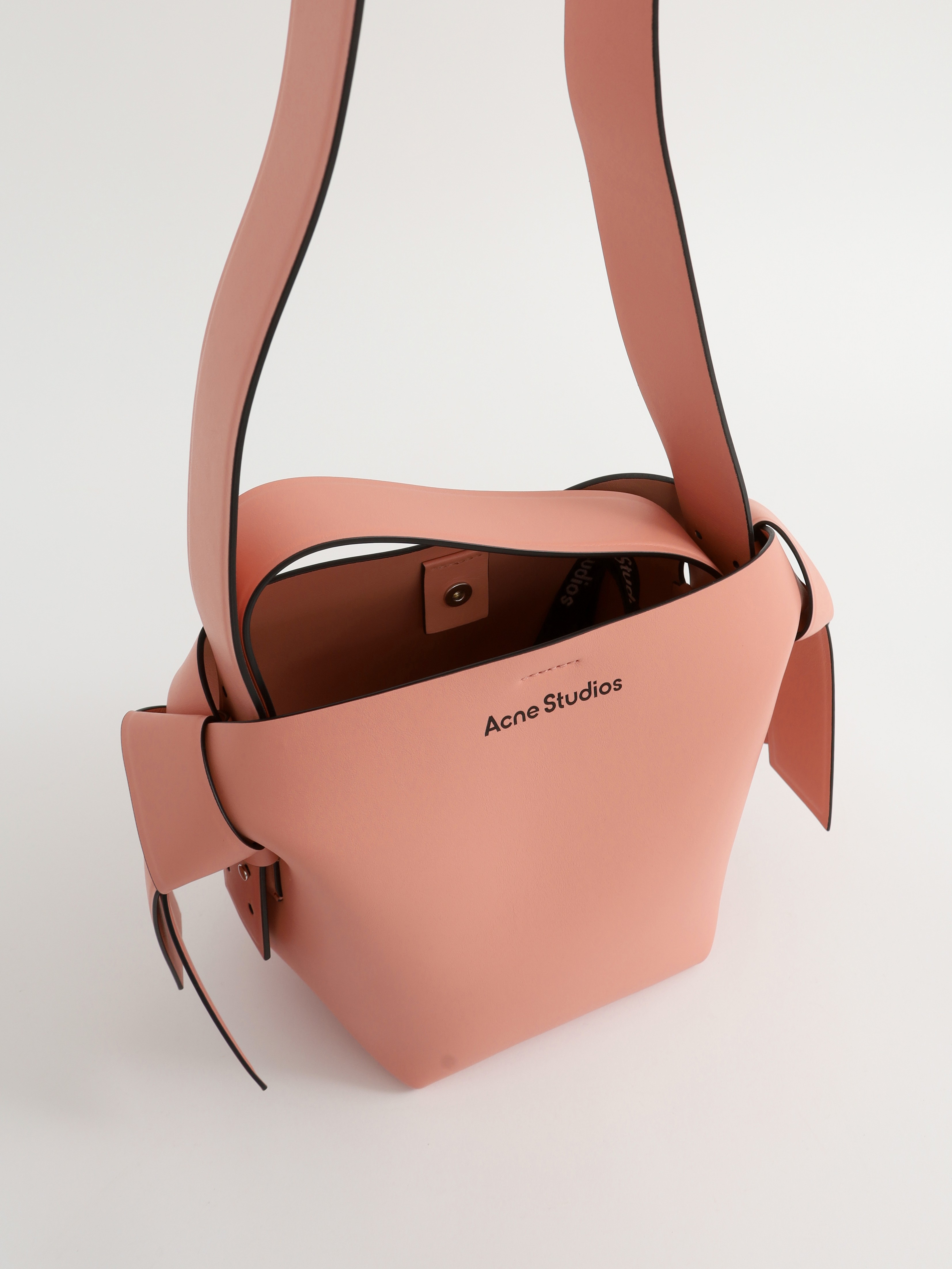 Сумки Acne Studios Musubi изображение #5
