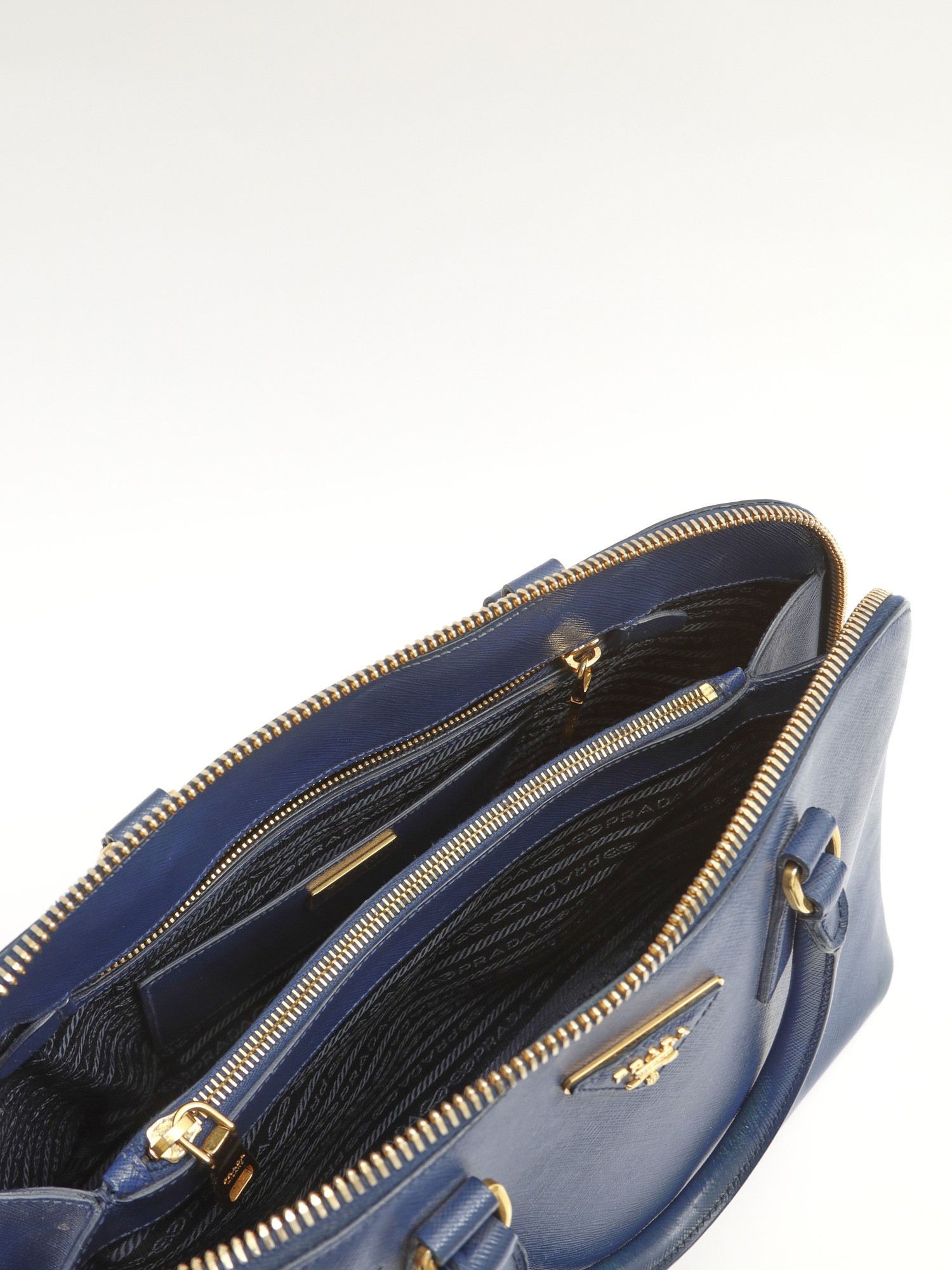 Prada Promenade  12