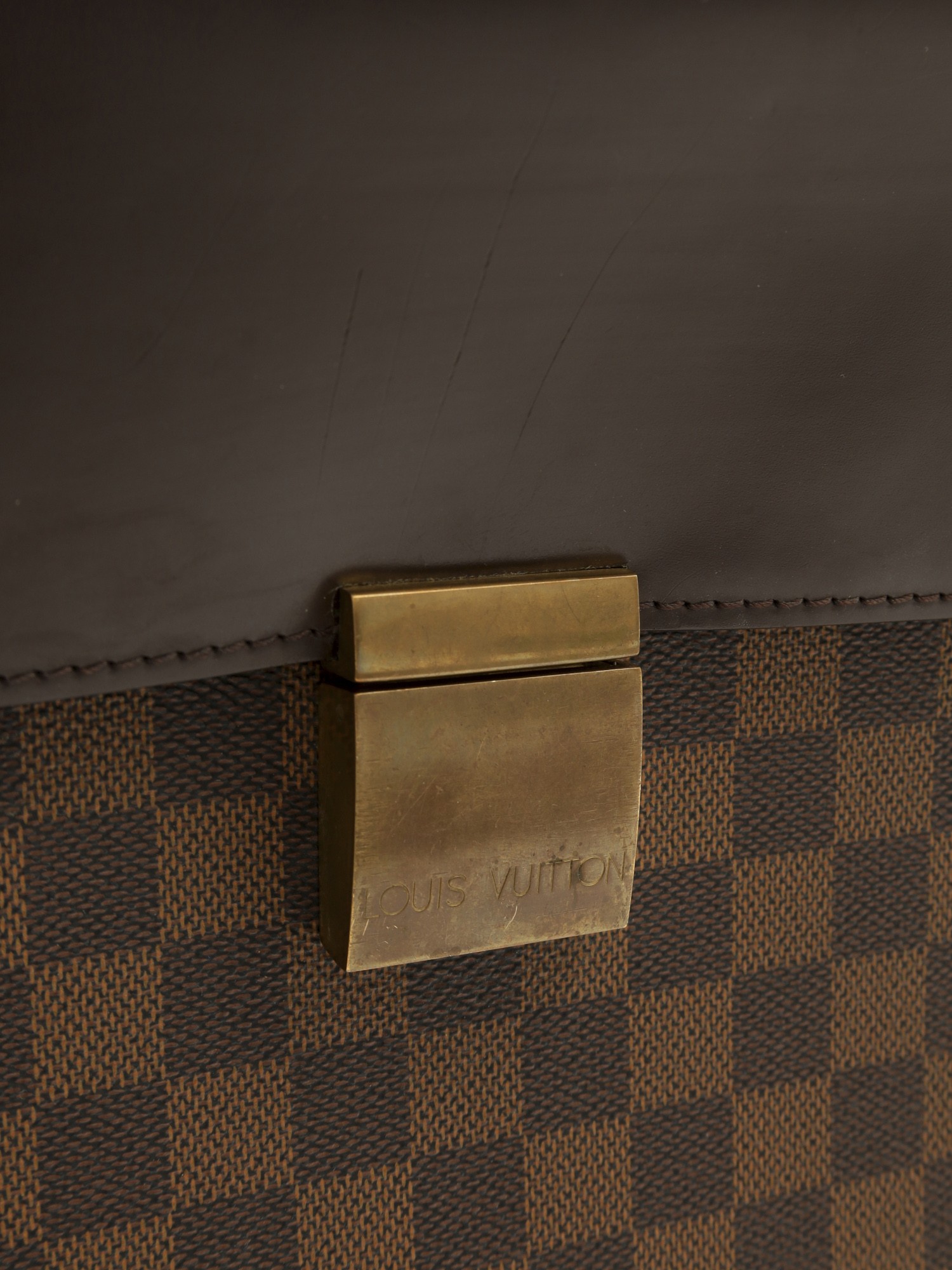 Louis Vuitton Altona 5