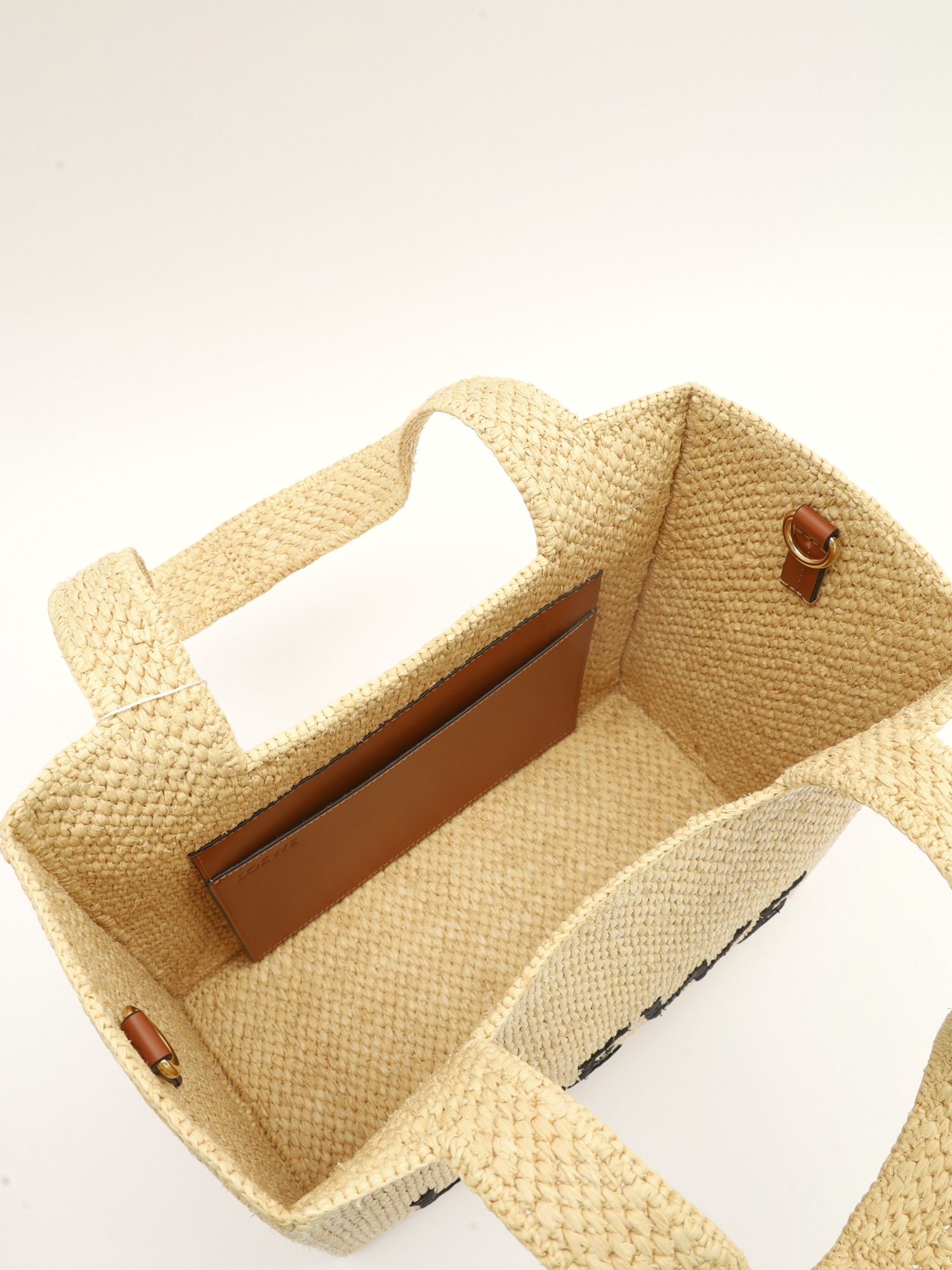 Loewe Font  8