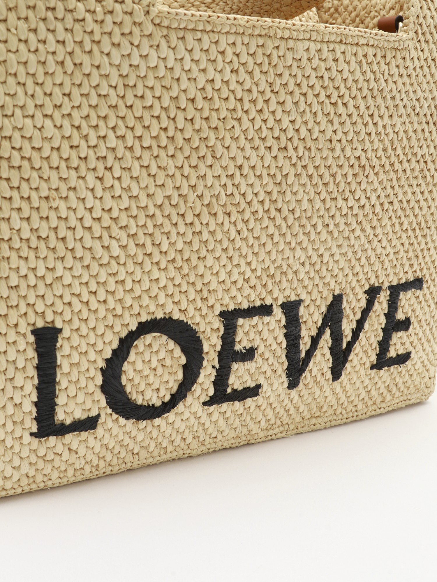 Loewe Font  6