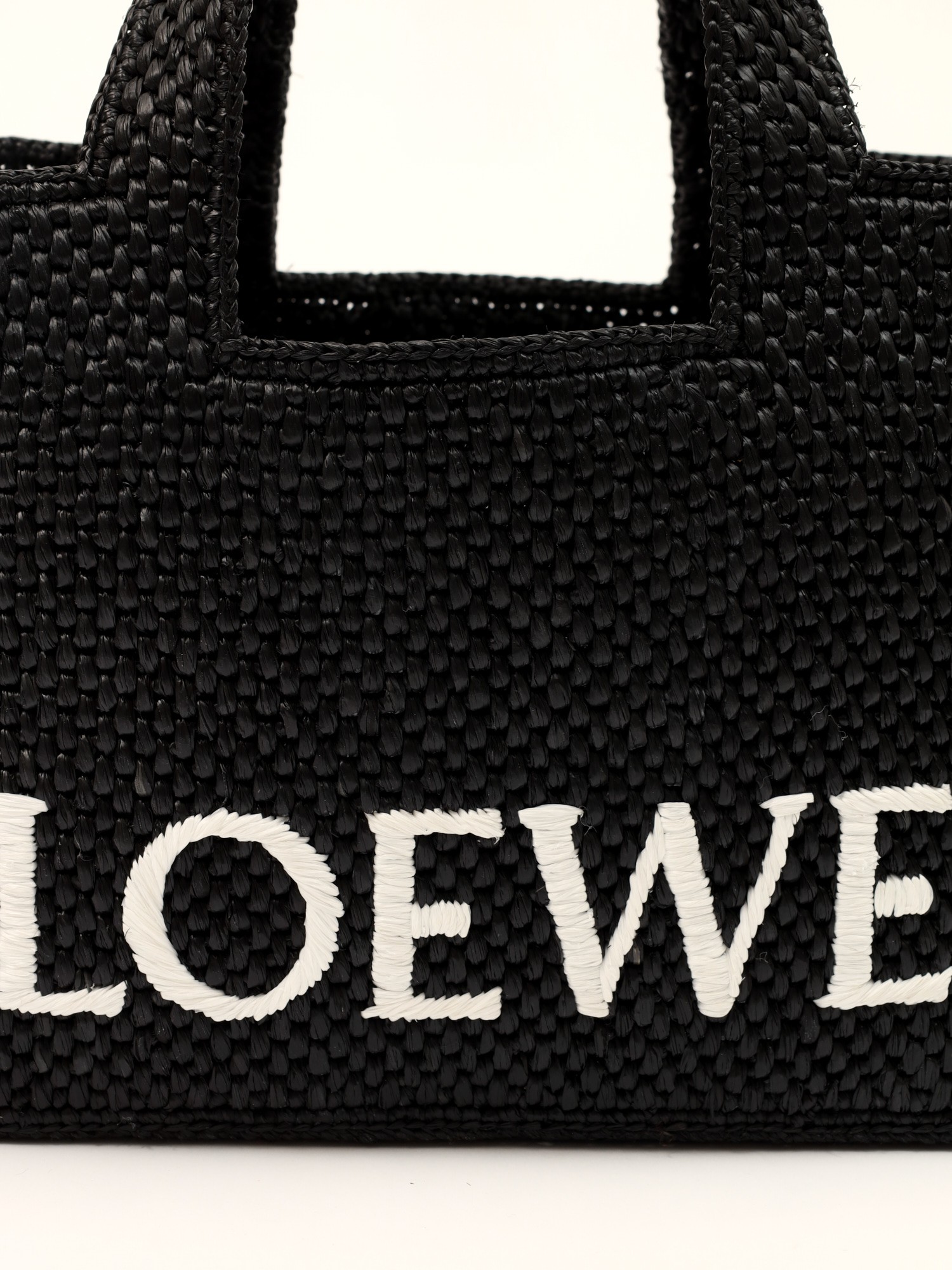 Loewe Font 6