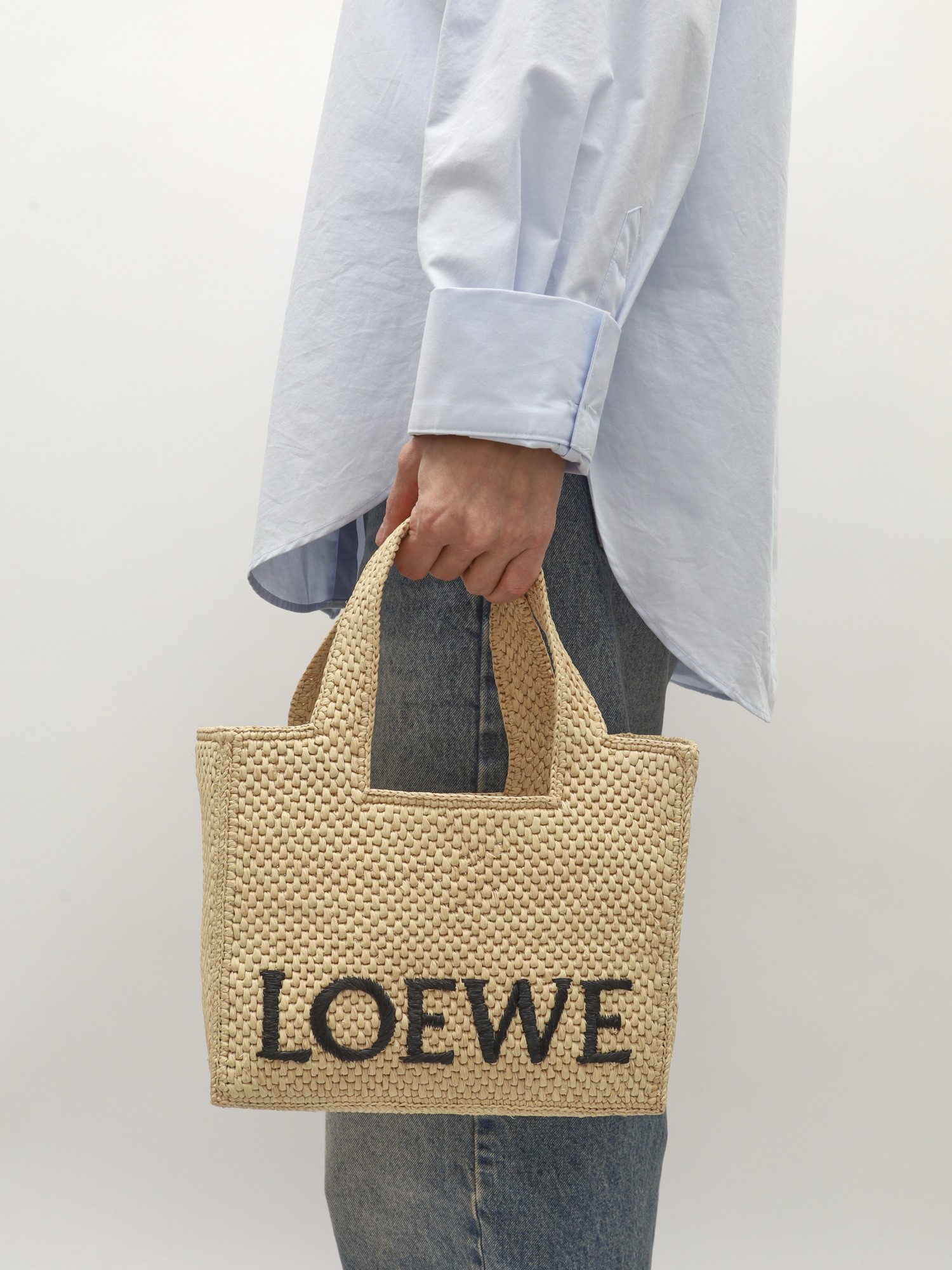 Loewe Font  2