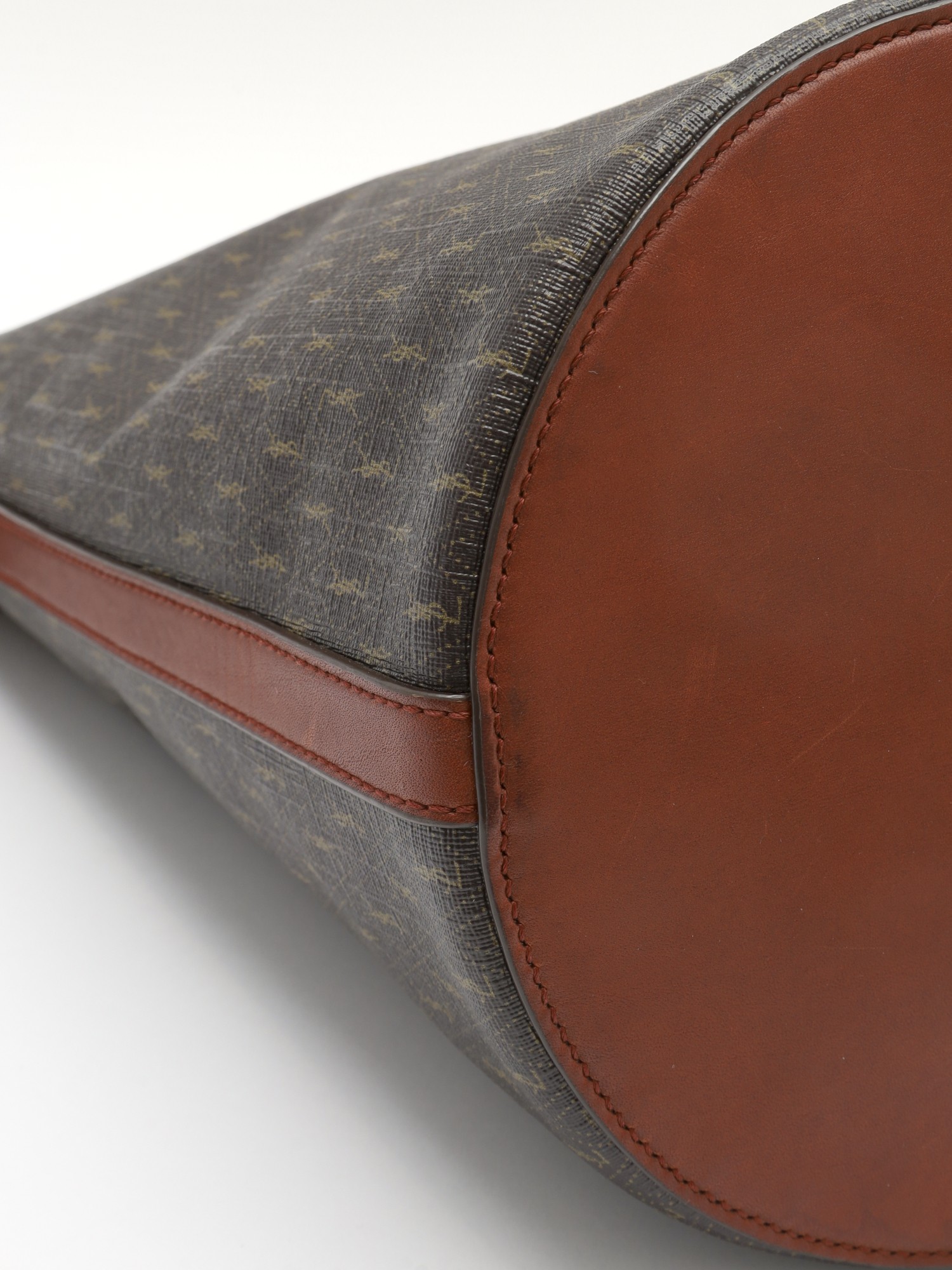 Saint Laurent Leather Bag  9