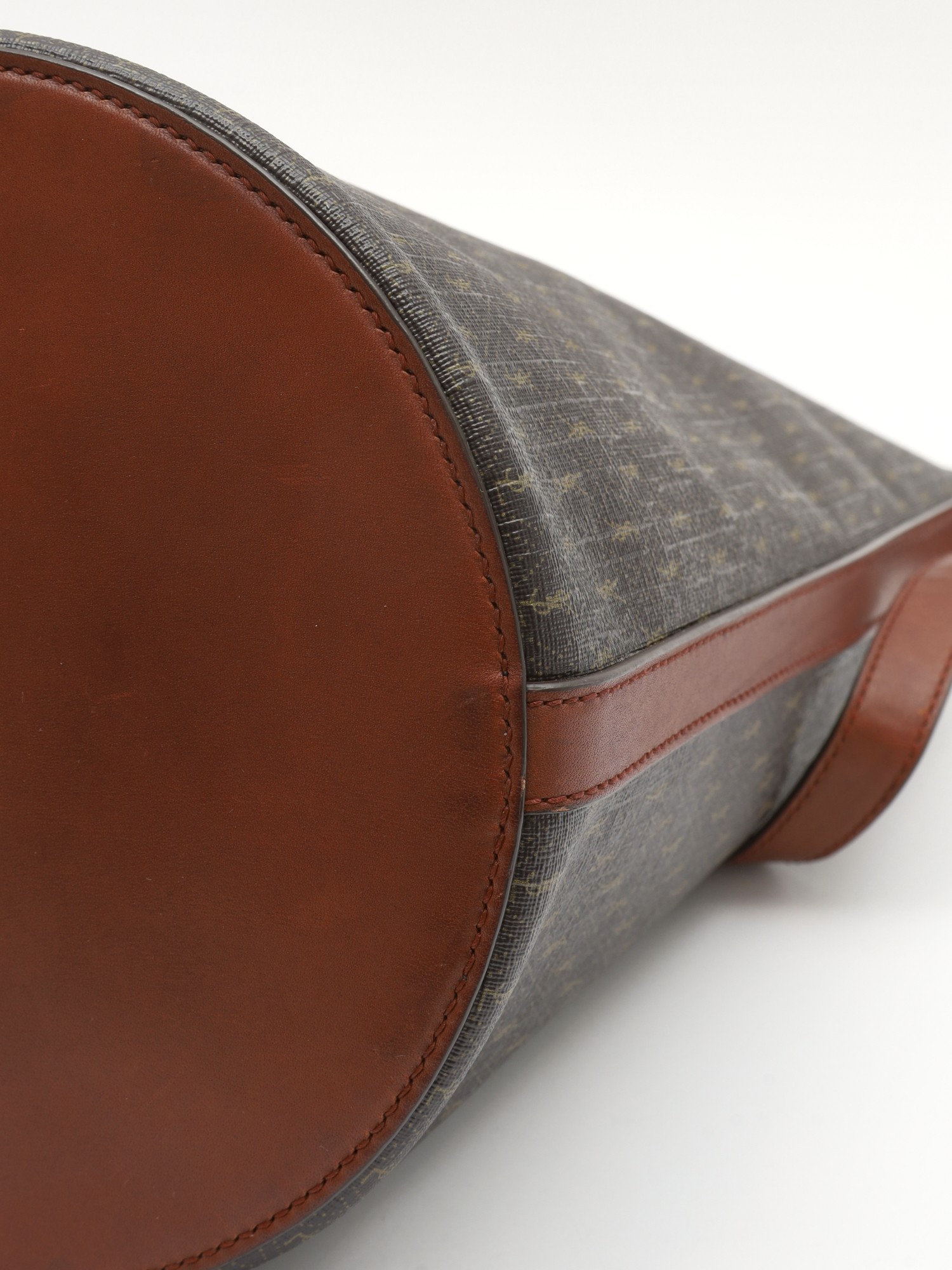 Saint Laurent Leather Bag  10