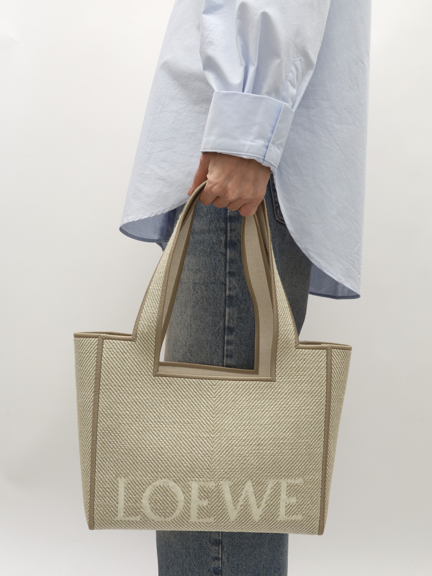 Loewe Font 1