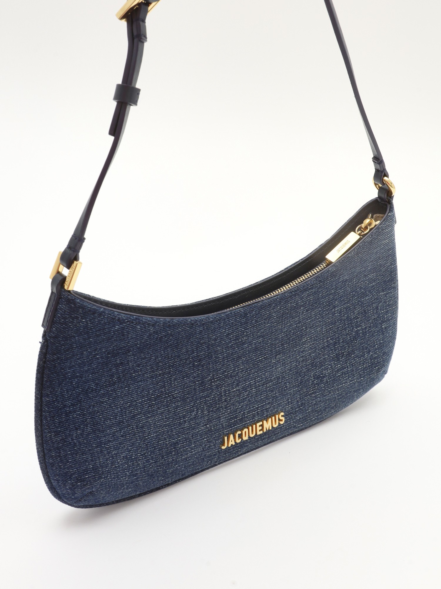 Jacquemus Le Bisou 4