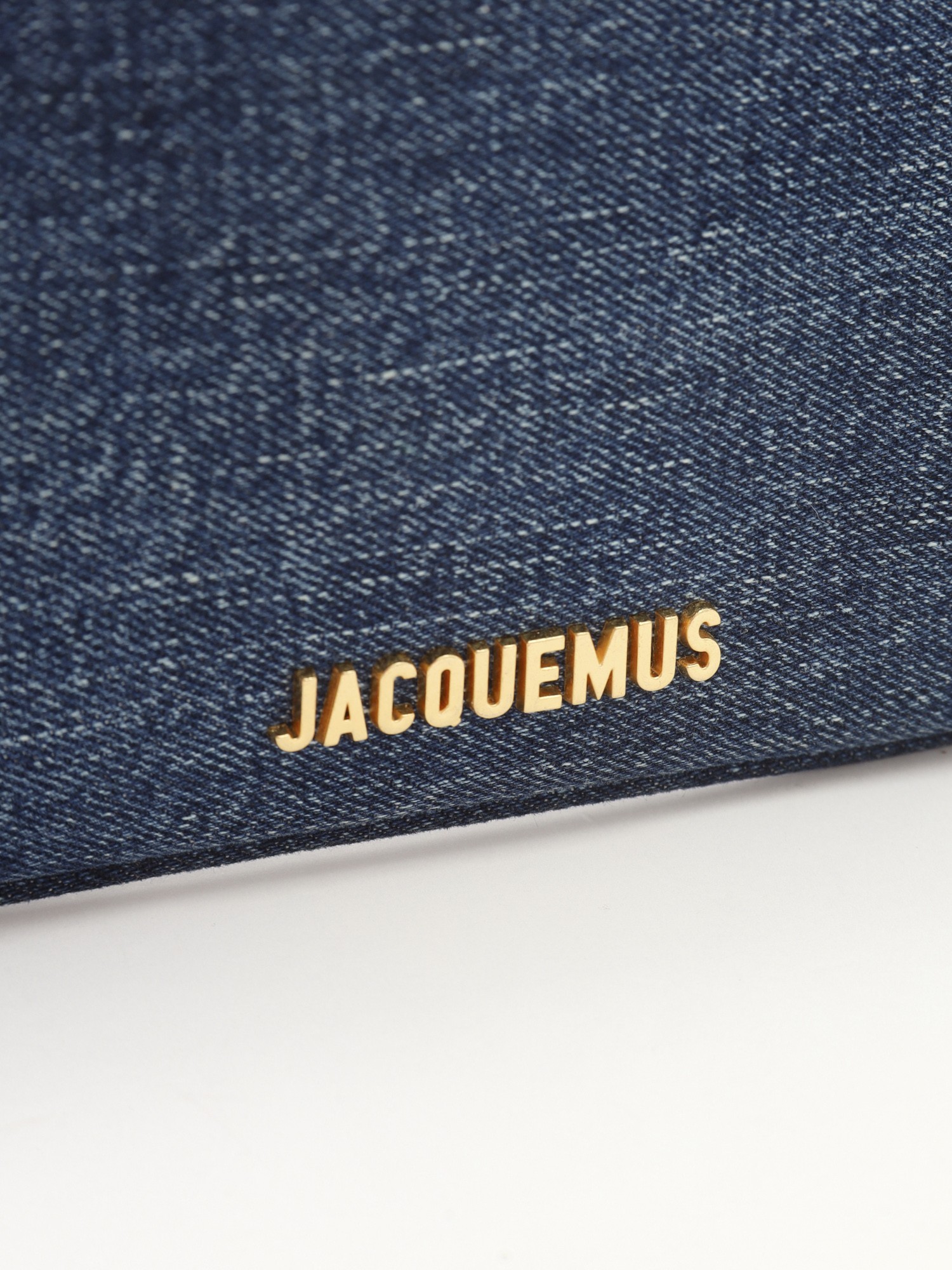 Jacquemus Le Bisou 5
