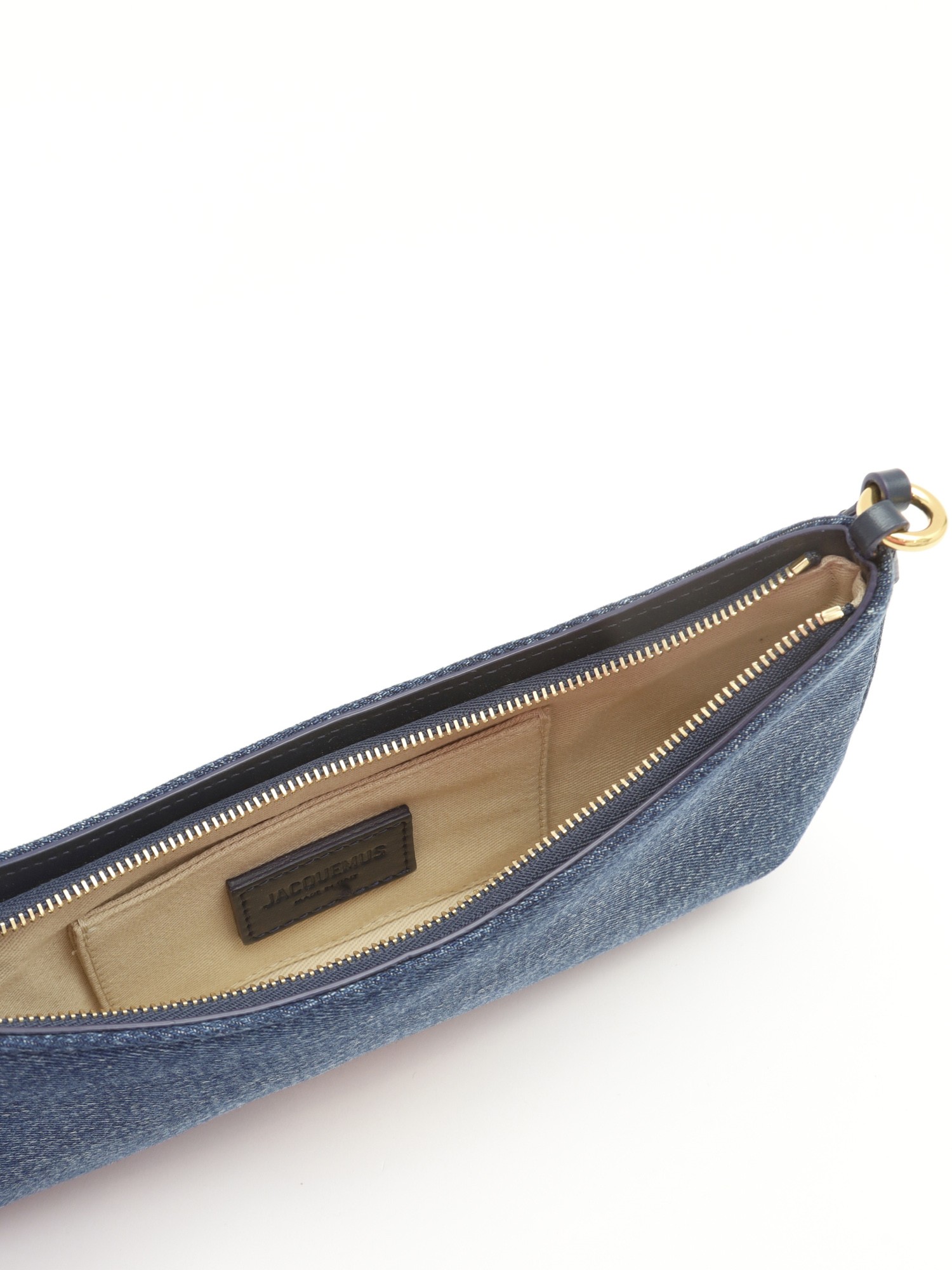 Jacquemus Le Bisou 8