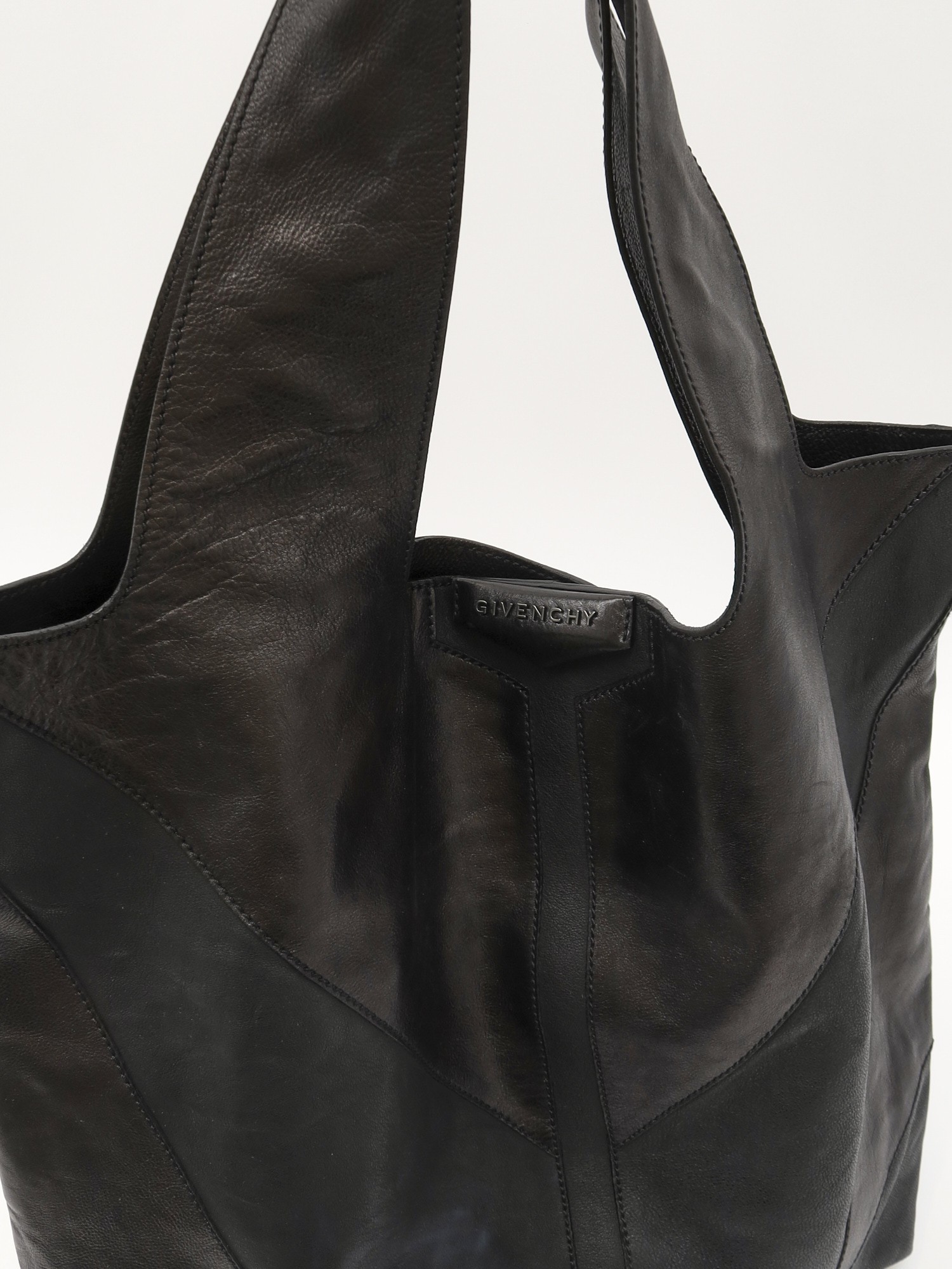 Givenchy Georges V  4