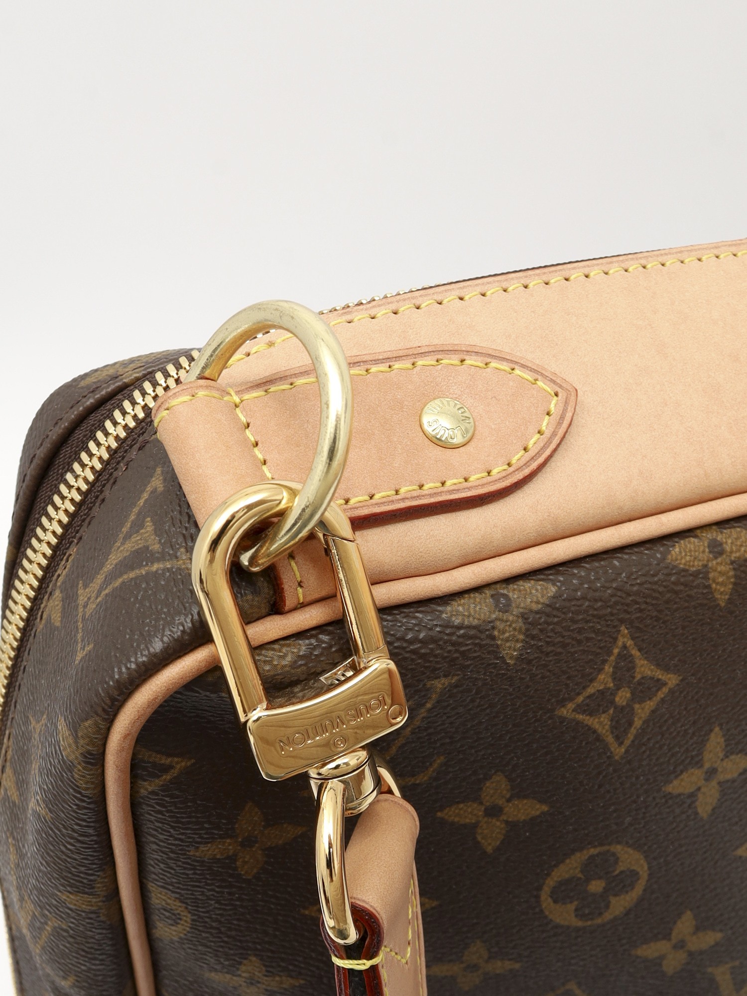 Louis Vuitton Case 9