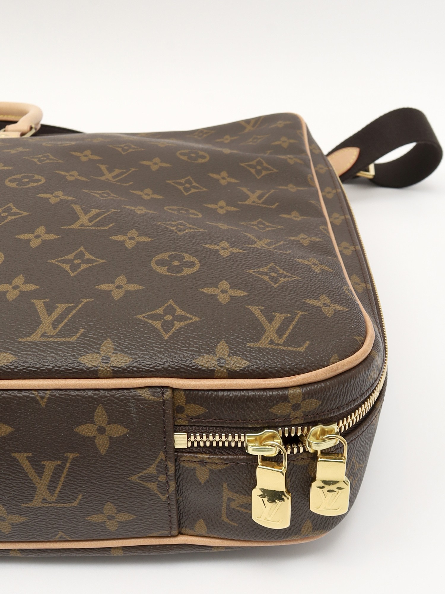 Louis Vuitton Case 11