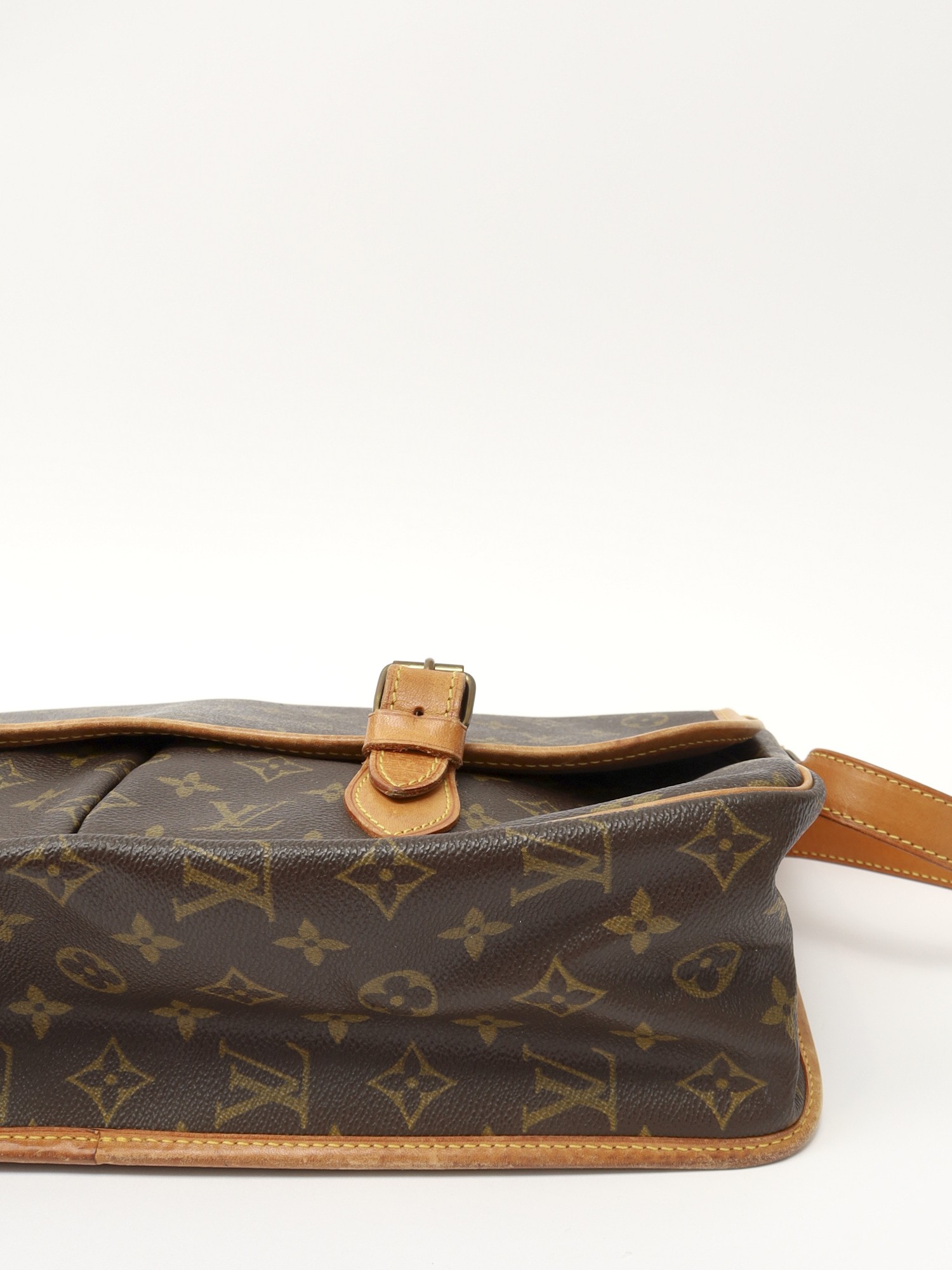 Louis Vuitton Gibeciere 10