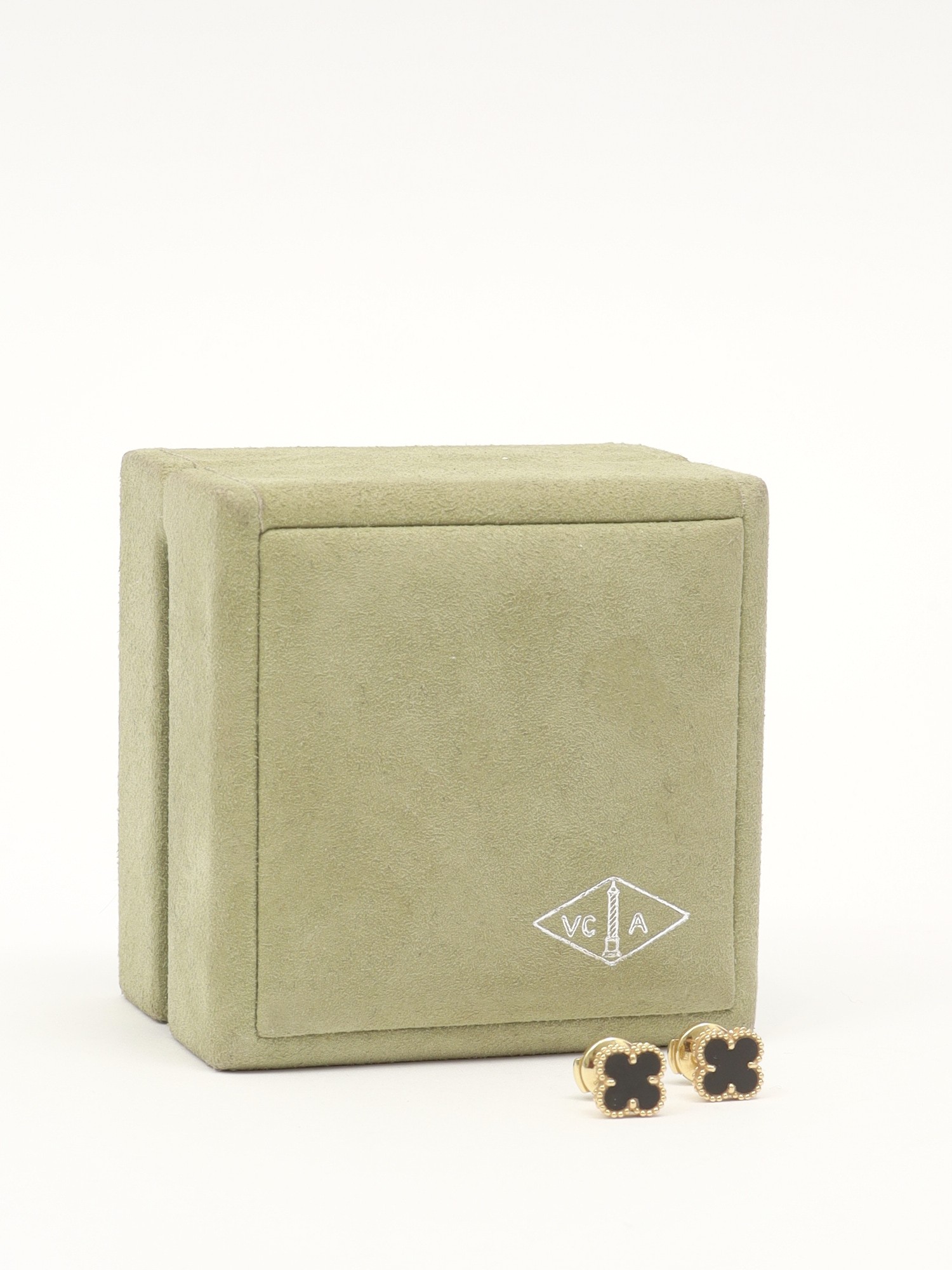 Van Cleef & Arpels Alhambra 4