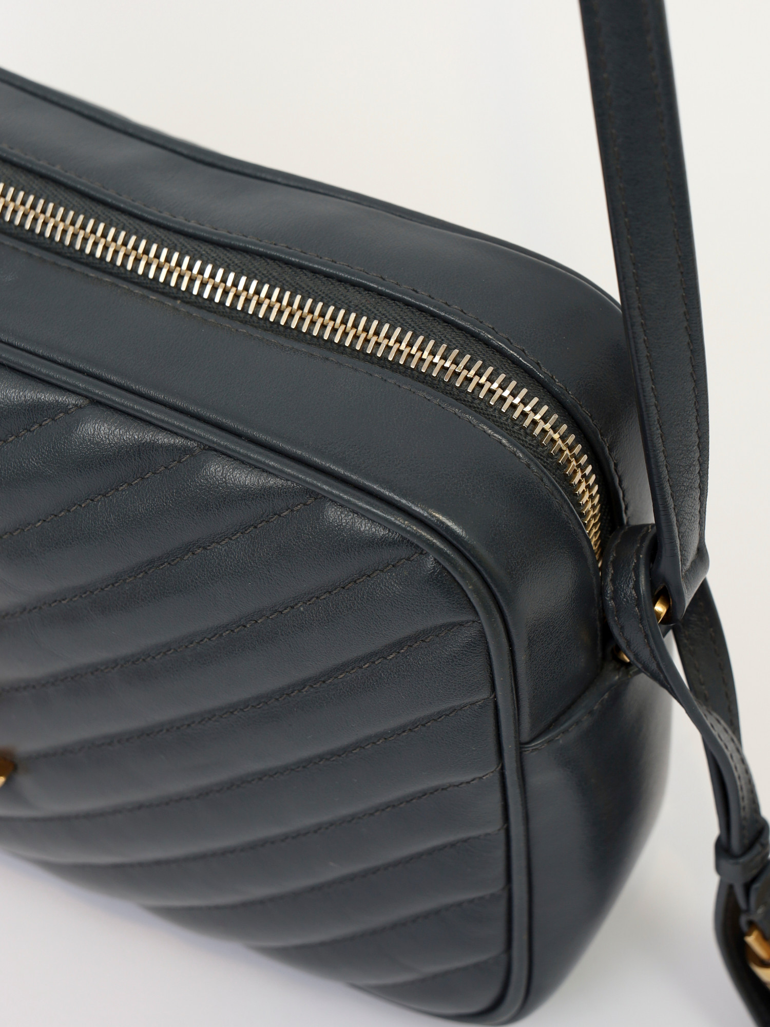 Сумки Saint Laurent Lou изображение #9