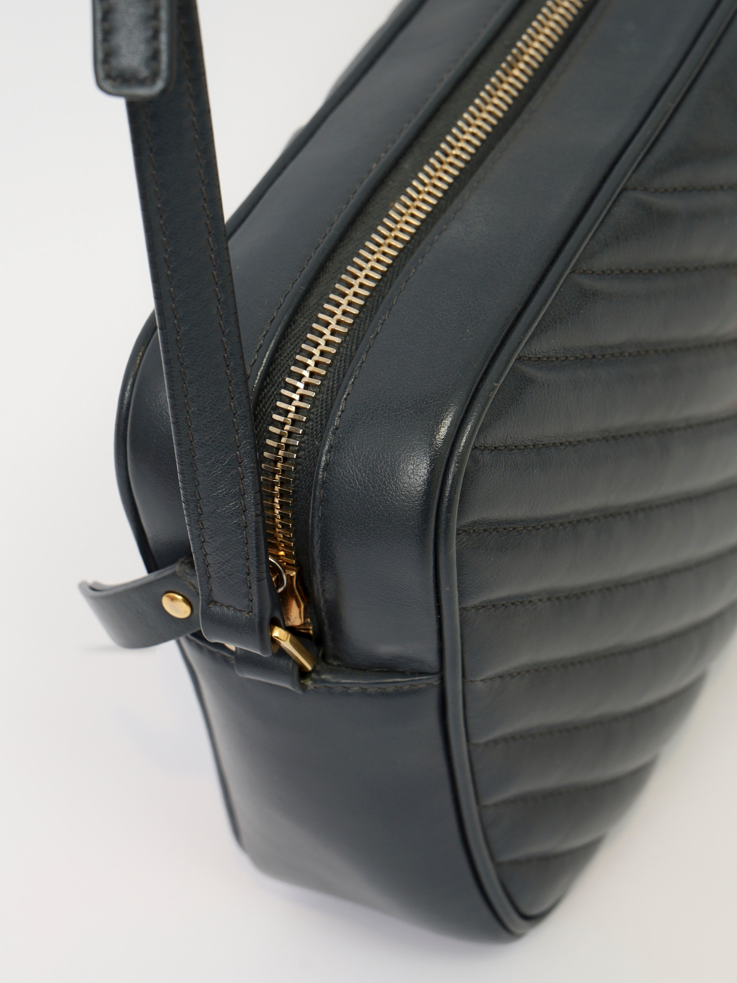 Сумки Saint Laurent Lou изображение #8