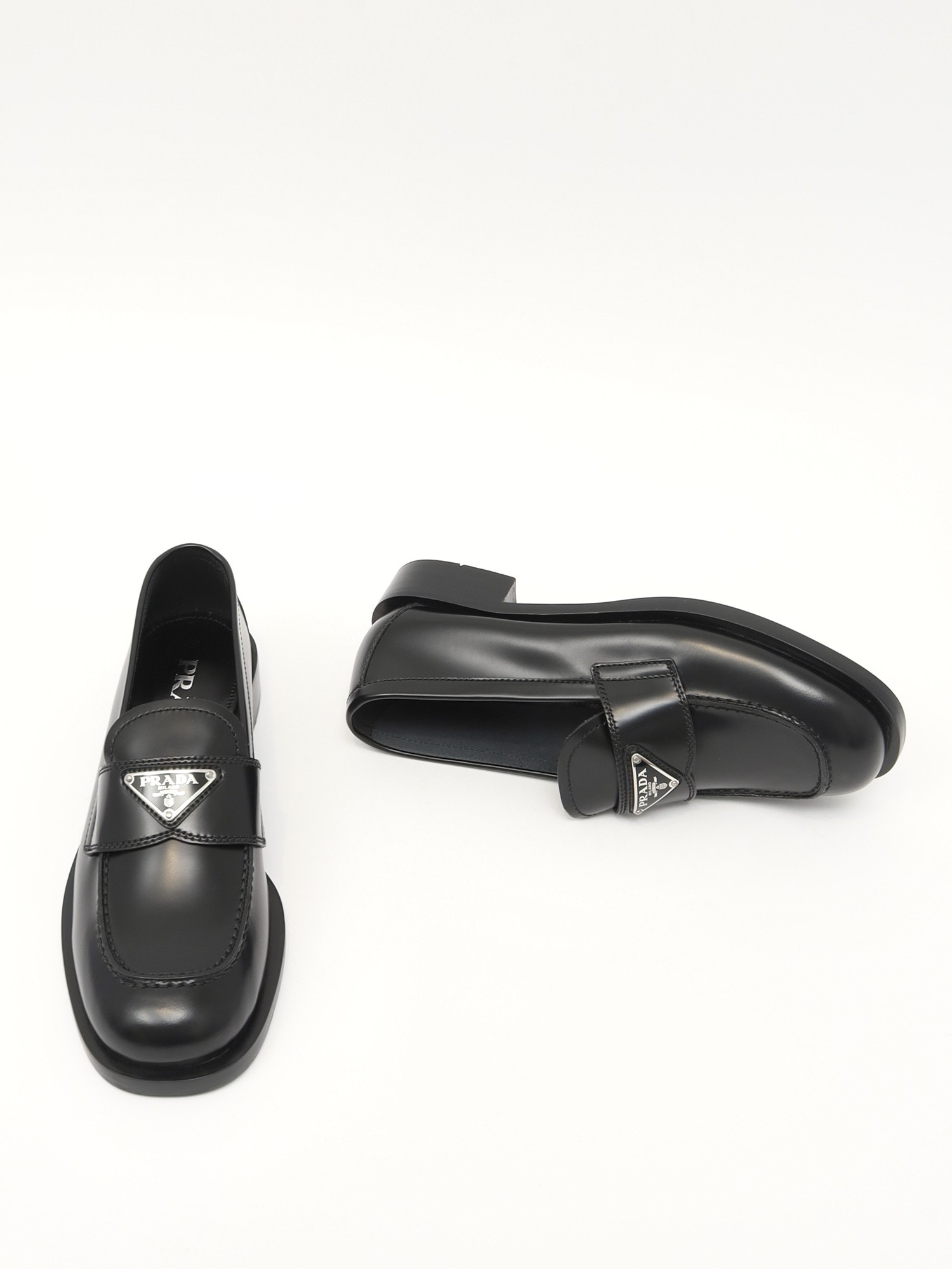 Обувь Prada Laquer Loafers 38.5 изображение #6