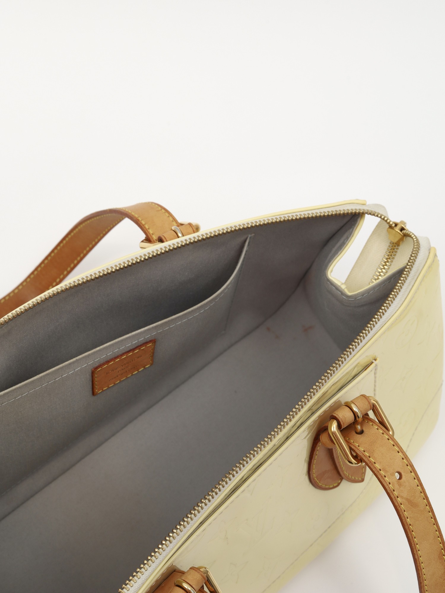 Louis Vuitton Rosewood Avenue 16