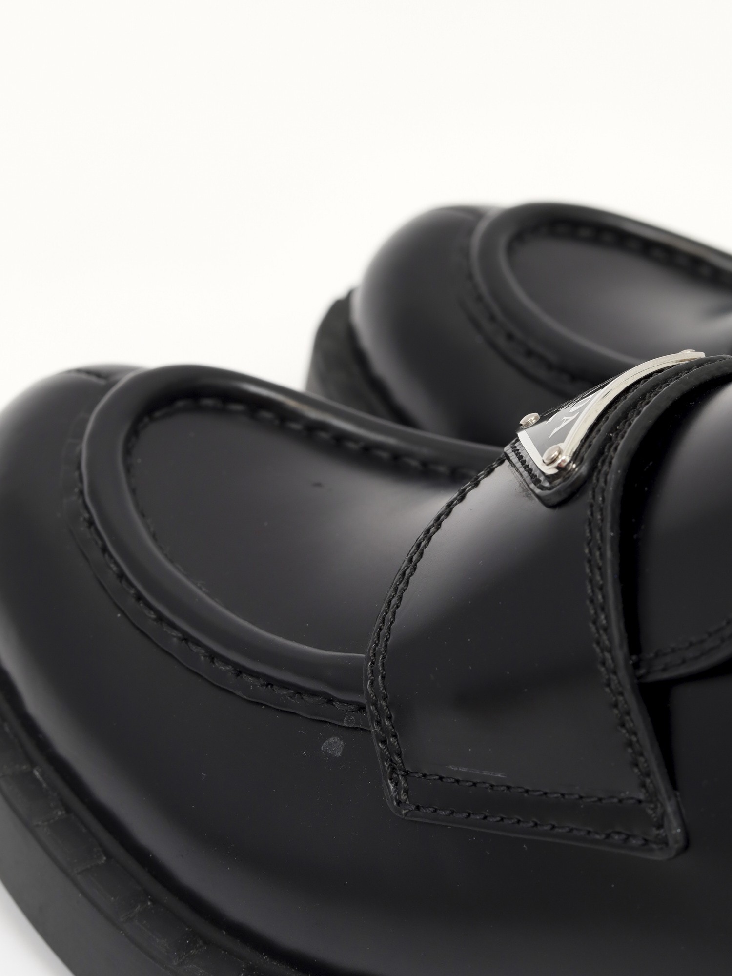 Обувь Prada Laquer Loafers 37.5 изображение #10