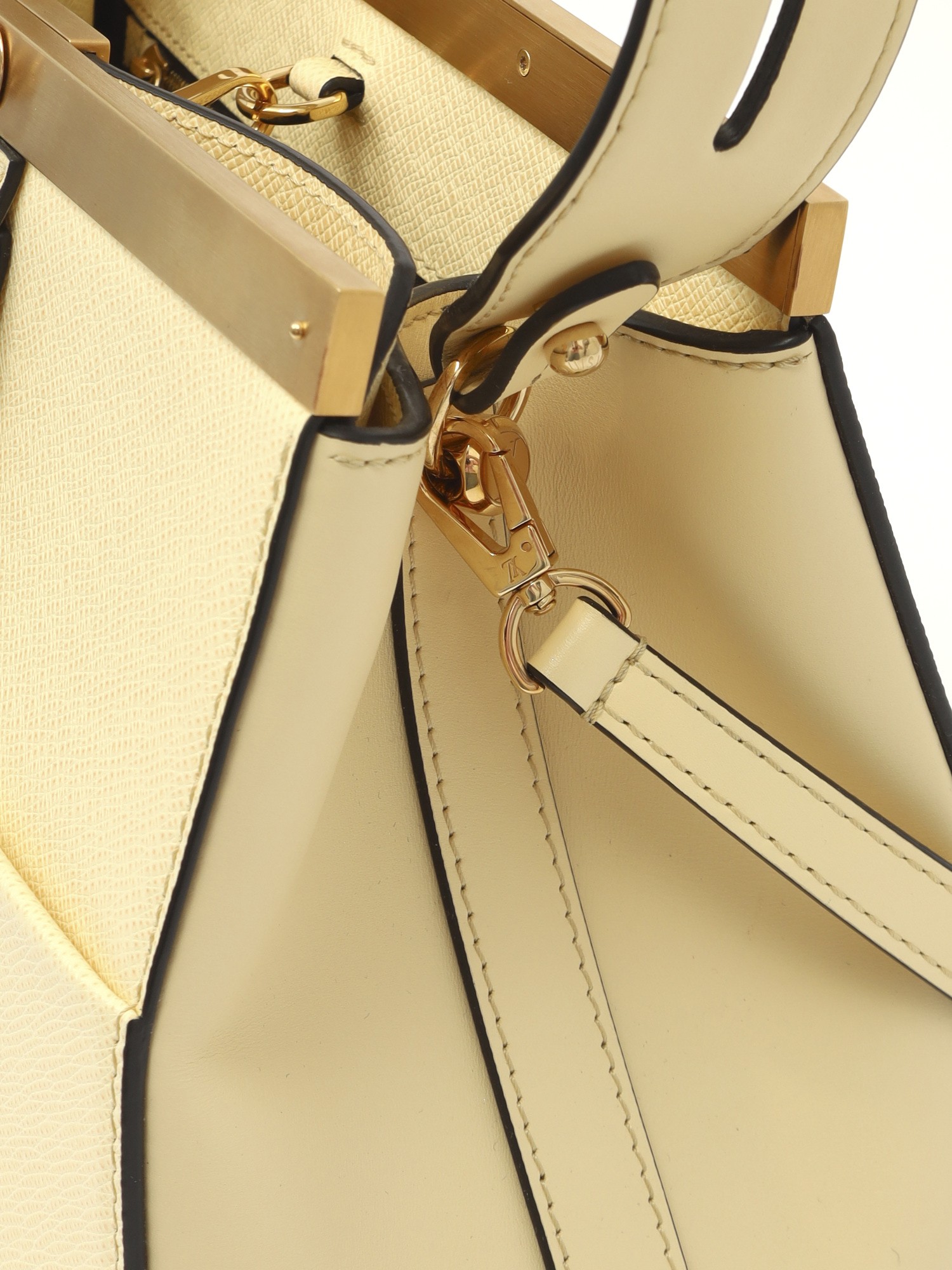 Louis Vuitton City Frame 7