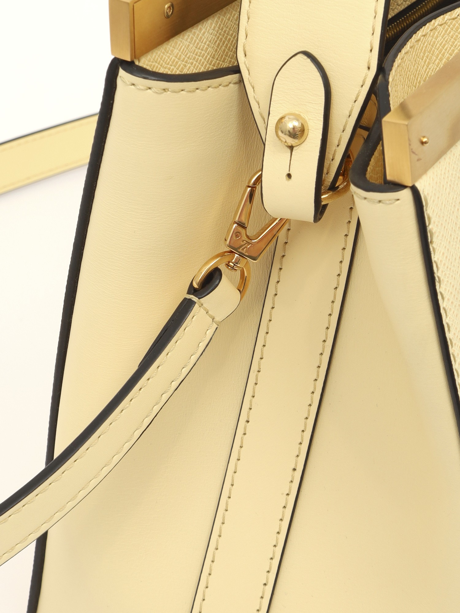 Louis Vuitton City Frame 6