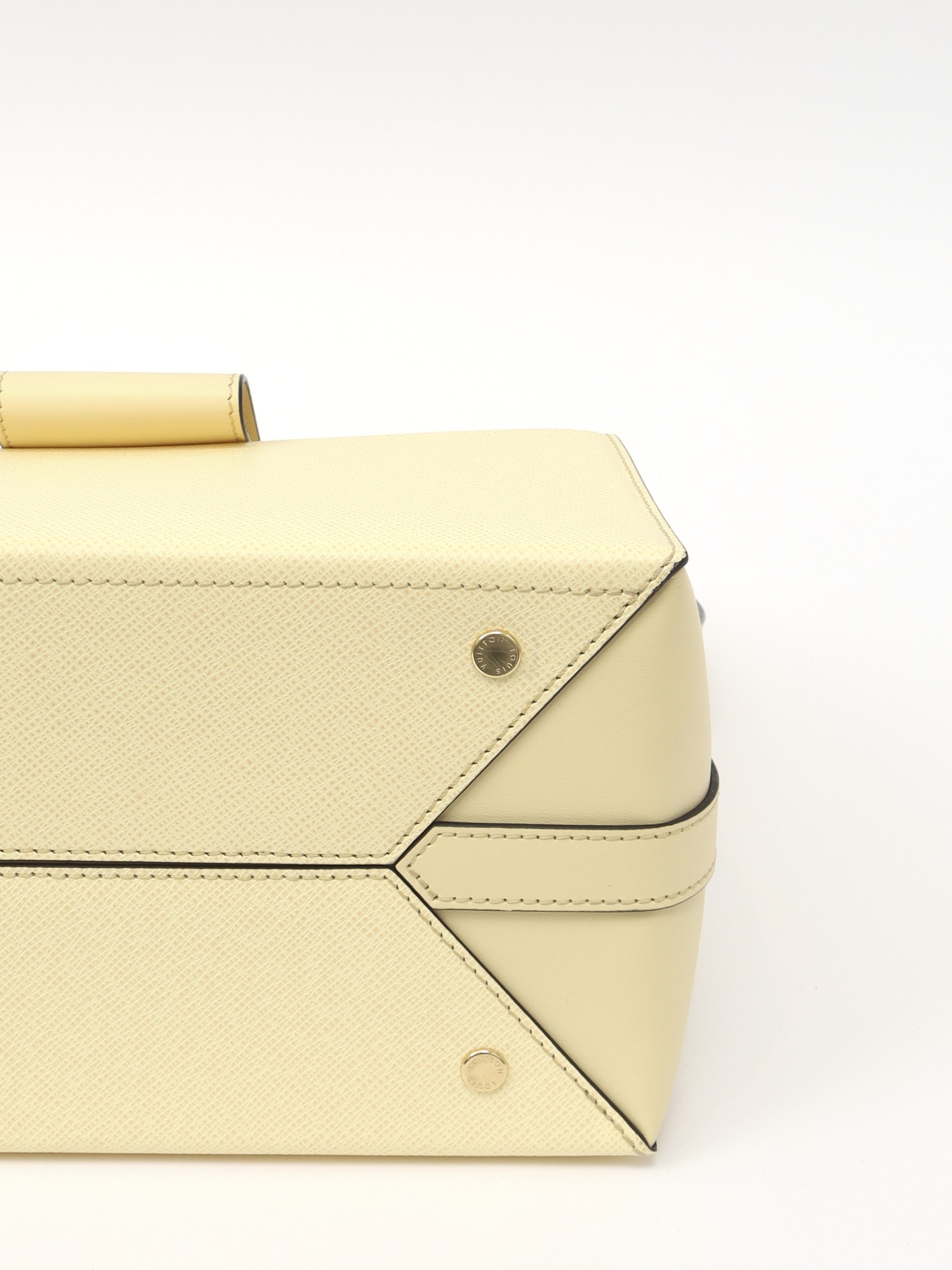 Louis Vuitton City Frame 9