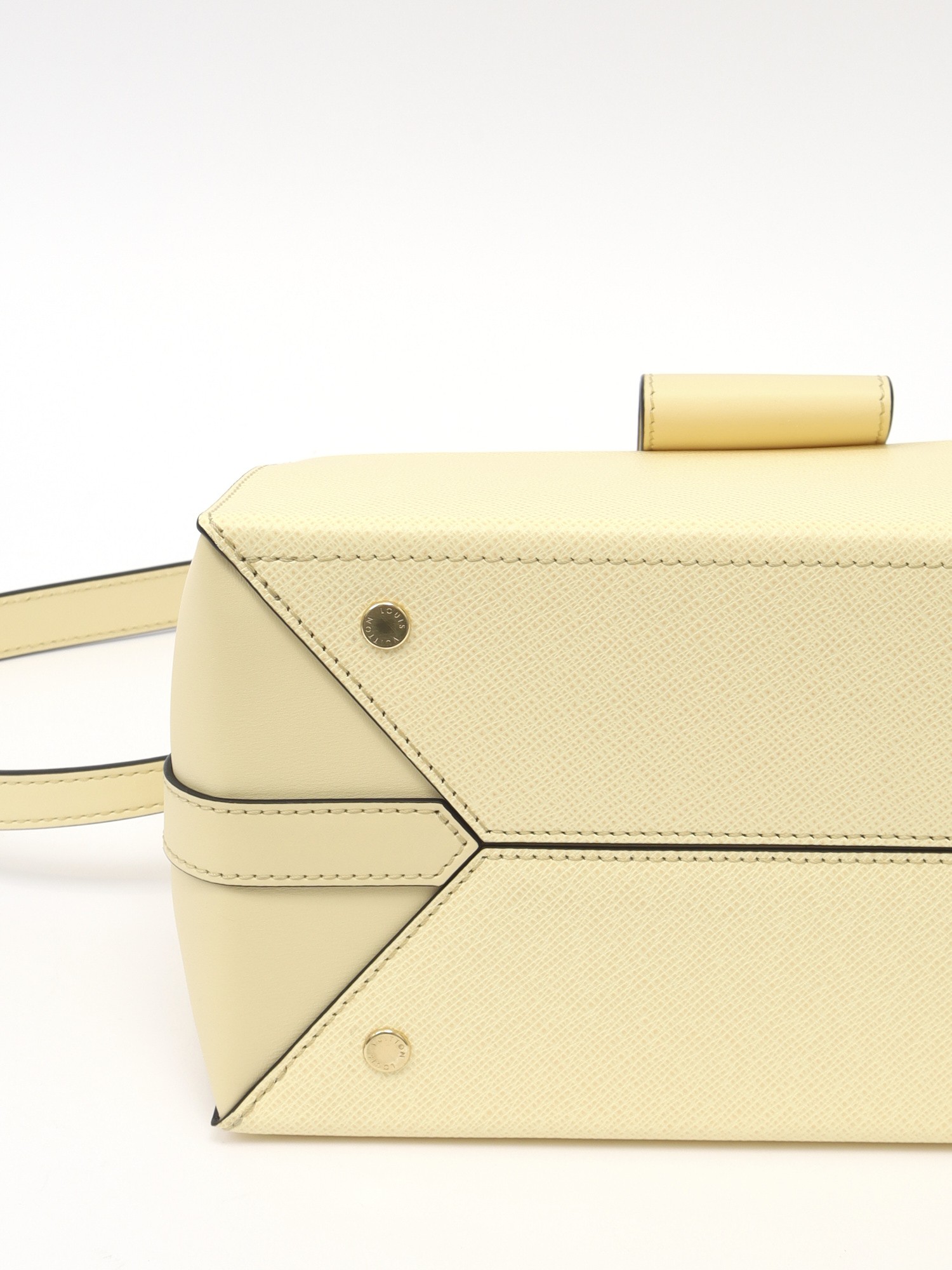 Louis Vuitton City Frame 8