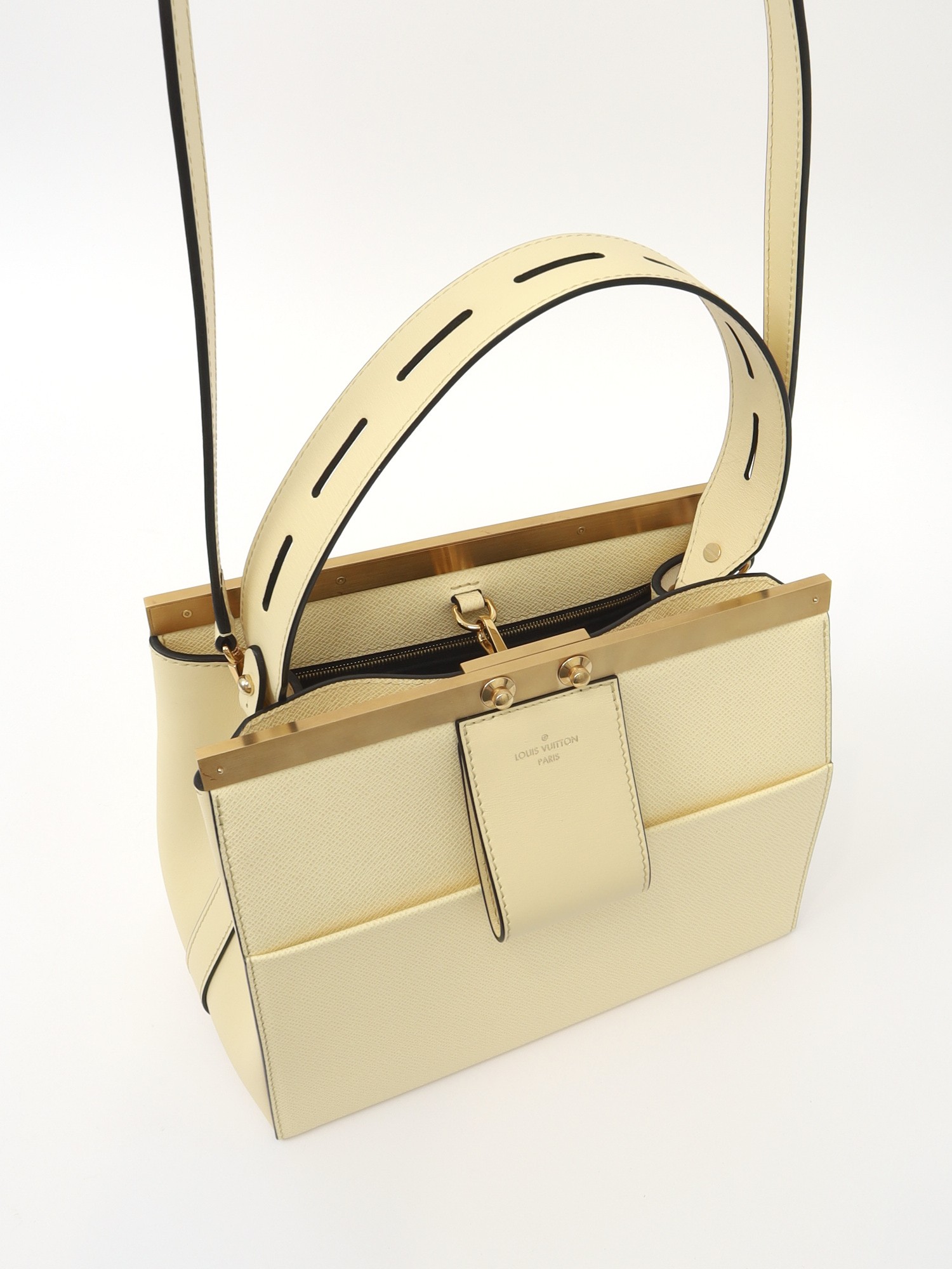 Louis Vuitton City Frame 4