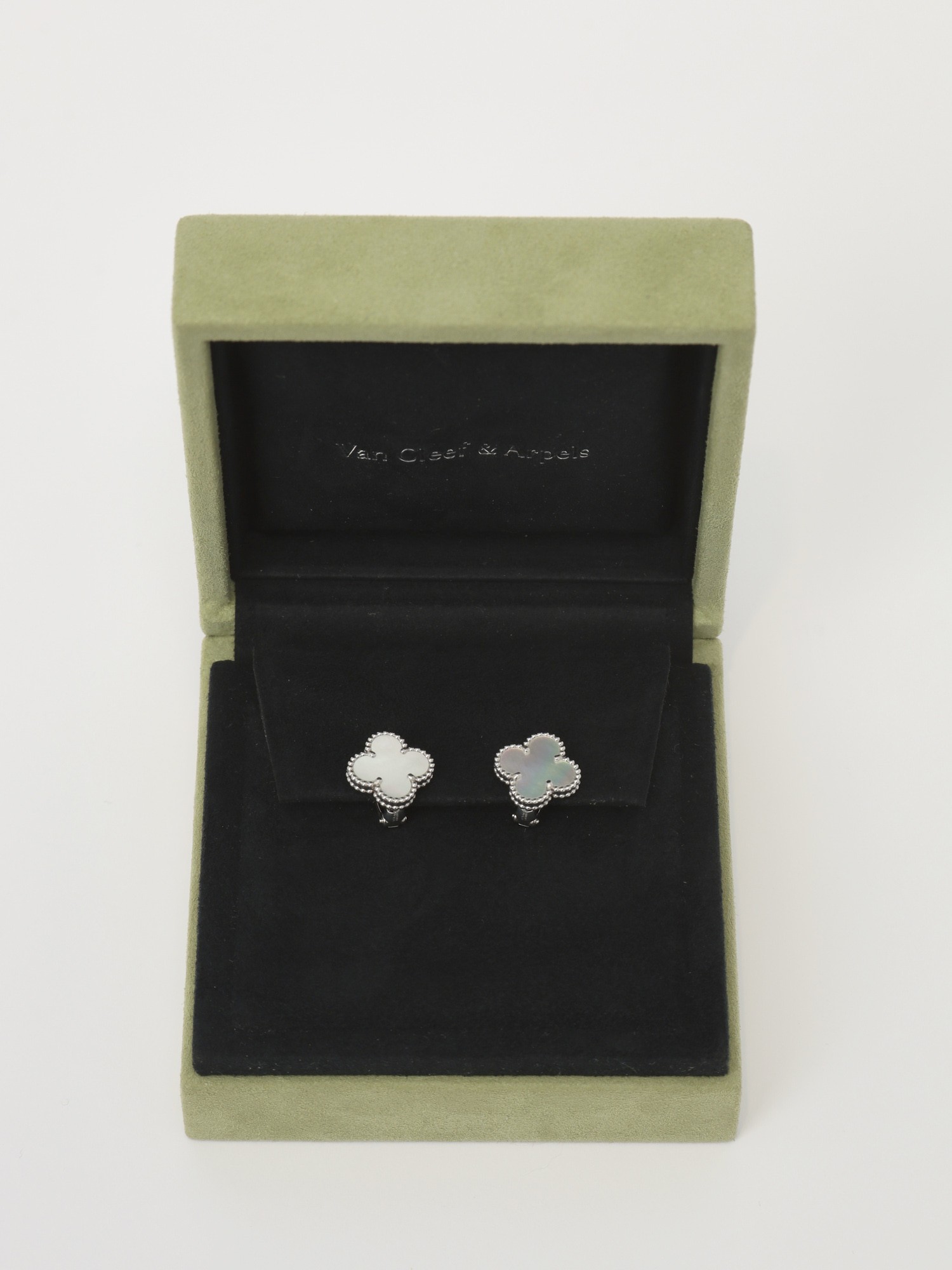 Van Cleef Vintage Alhambra 2